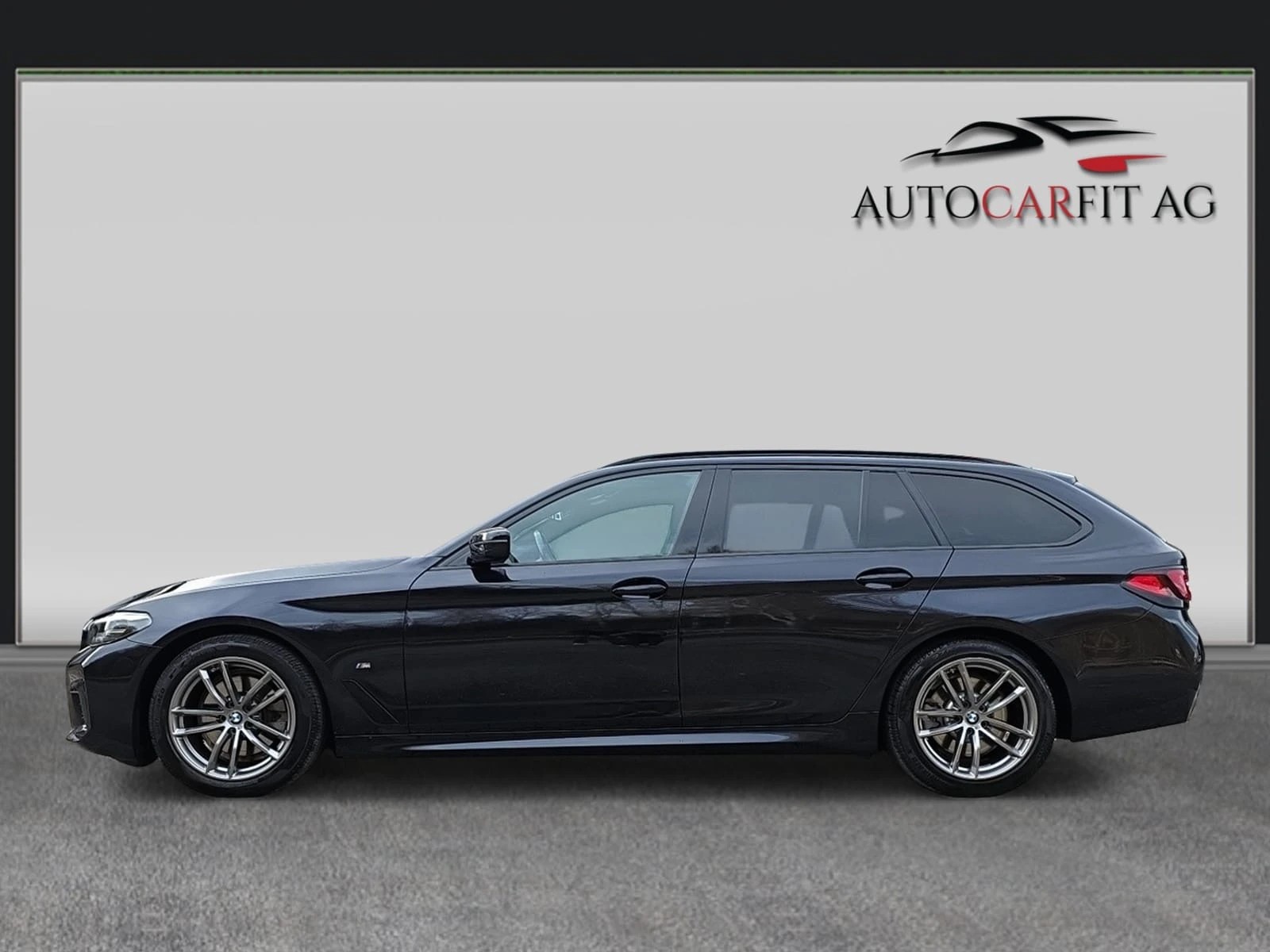 BMW 520d xDrive 48V Touring Pure M Sport Edition-showroom-element-2