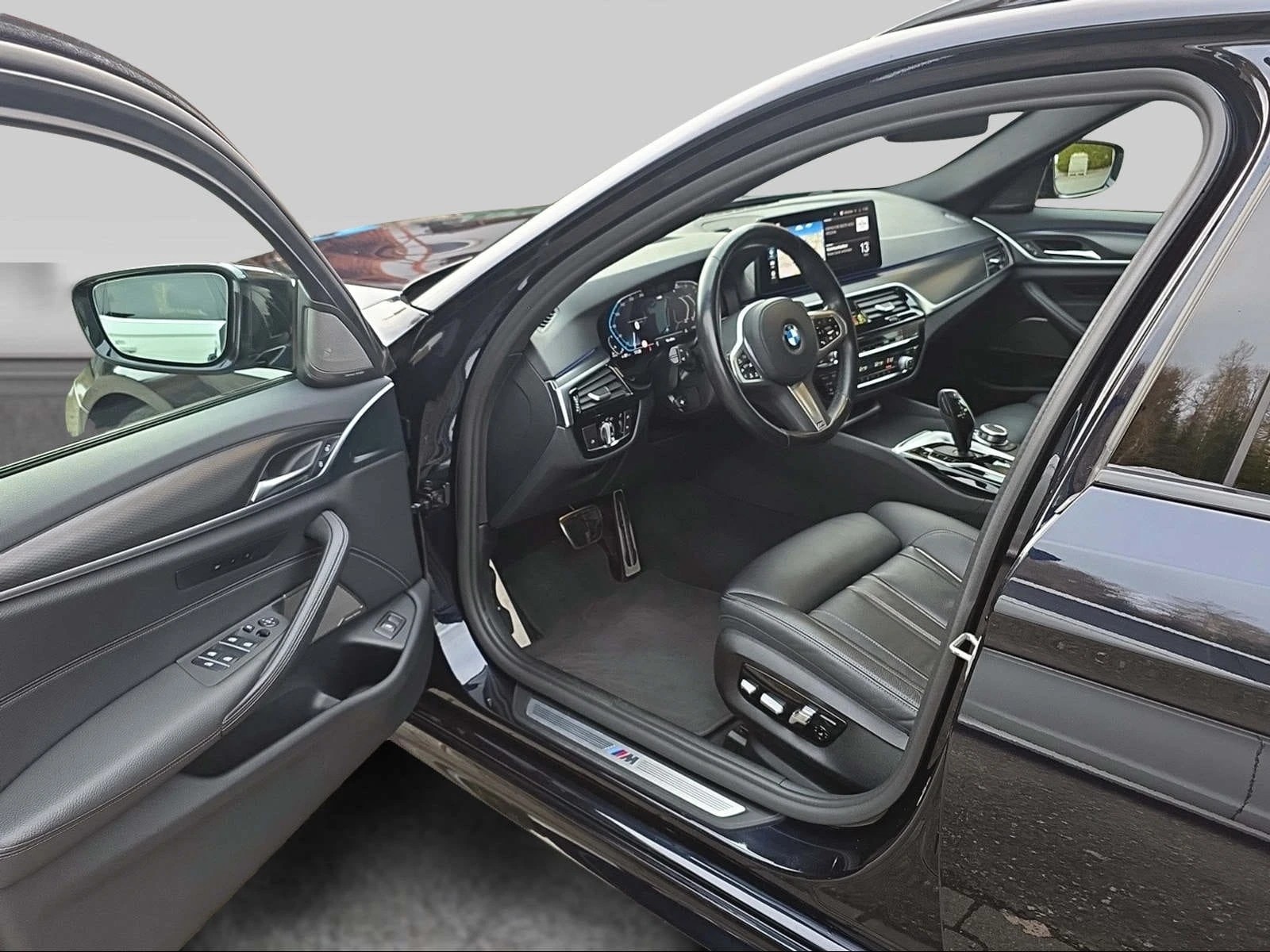 BMW 520d xDrive 48V Touring Pure M Sport Edition-image-6