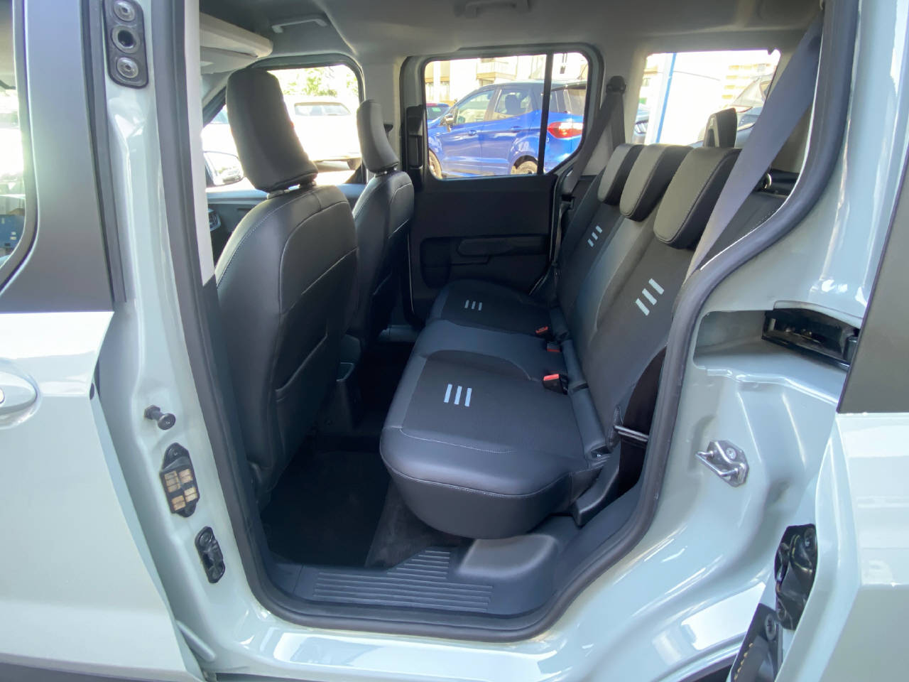 FORD TOURNEO COURIERier 1.0 EcoBoost Active-image-8