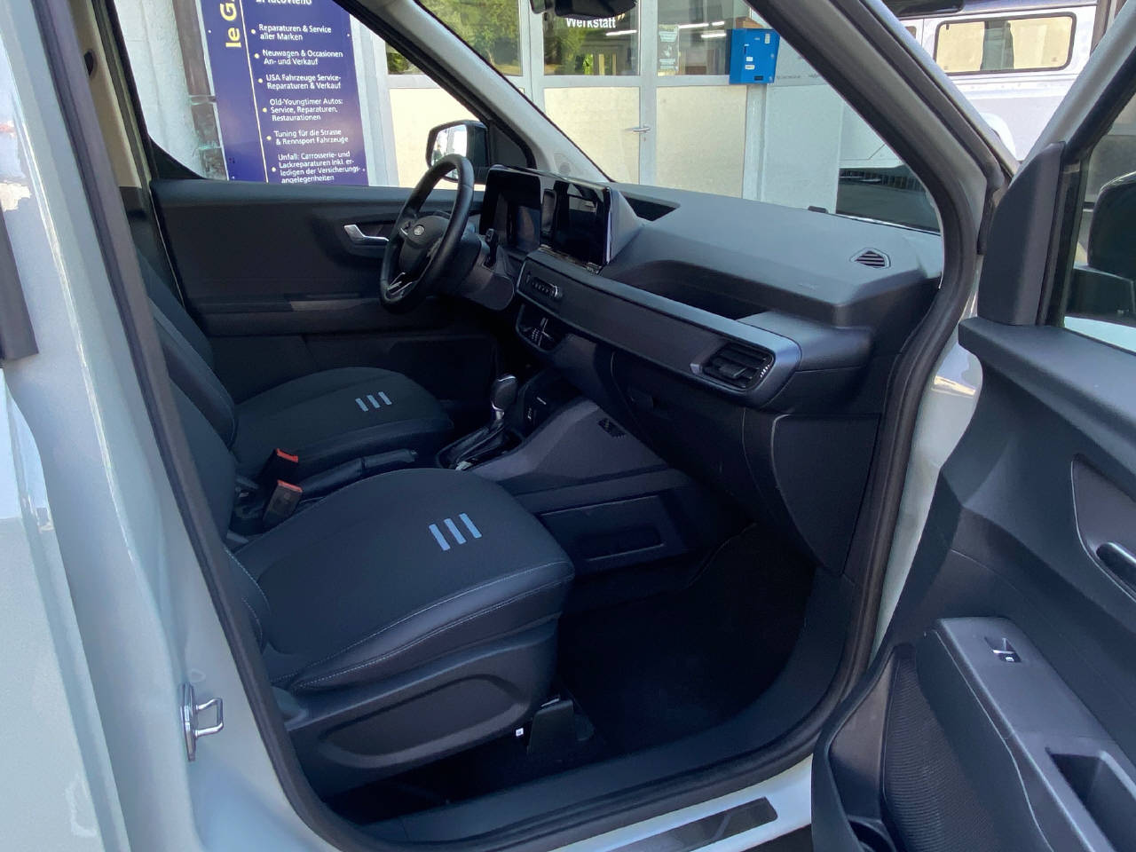 FORD TOURNEO COURIERier 1.0 EcoBoost Active-image-11