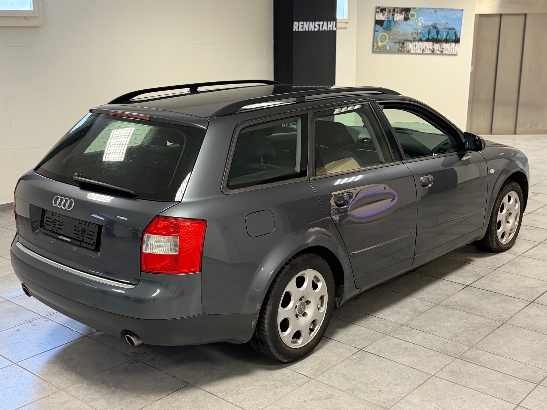 AUDI A4 Avant 2.4 V6-image-9
