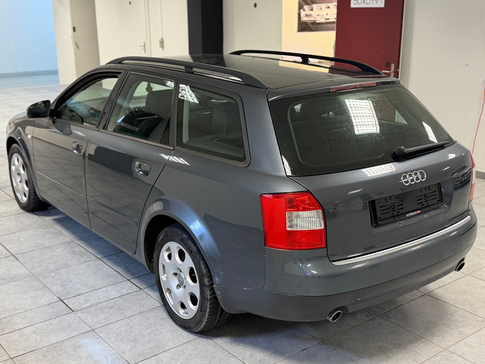 AUDI A4 Avant 2.4 V6-showroom-element-3