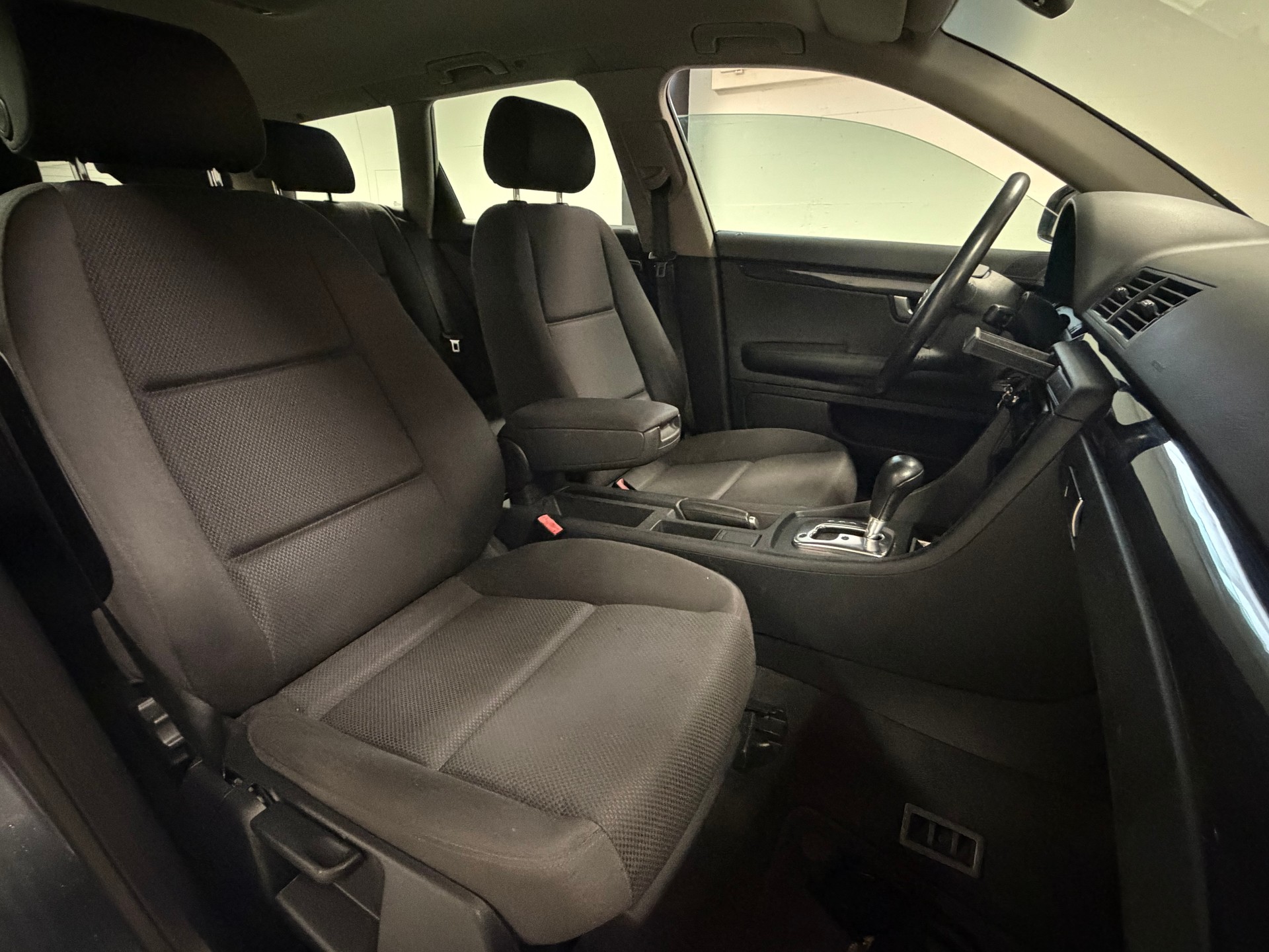 AUDI A4 Avant 2.4 V6-image-22
