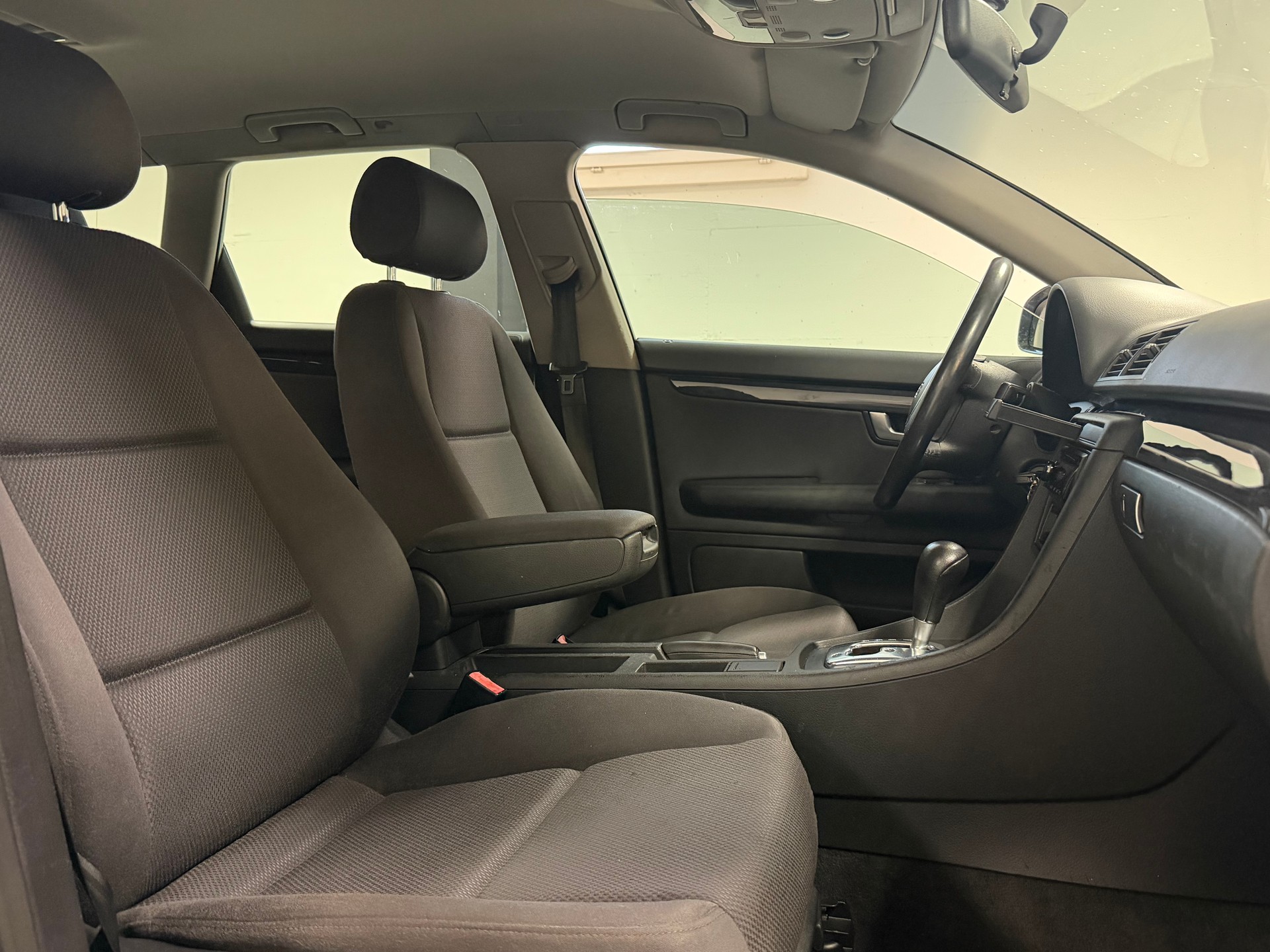 AUDI A4 Avant 2.4 V6-image-13