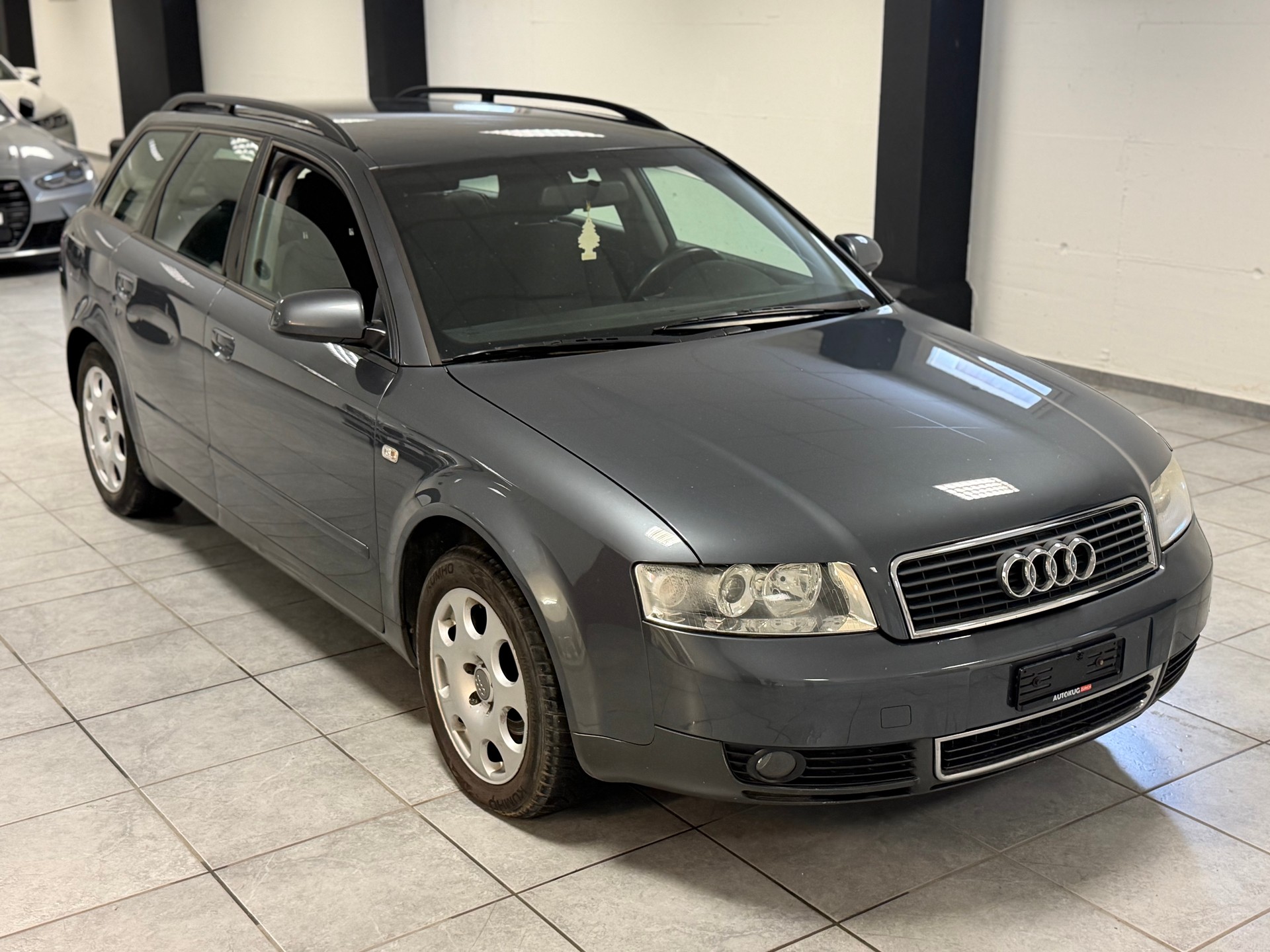 AUDI A4 Avant 2.4 V6-image-5