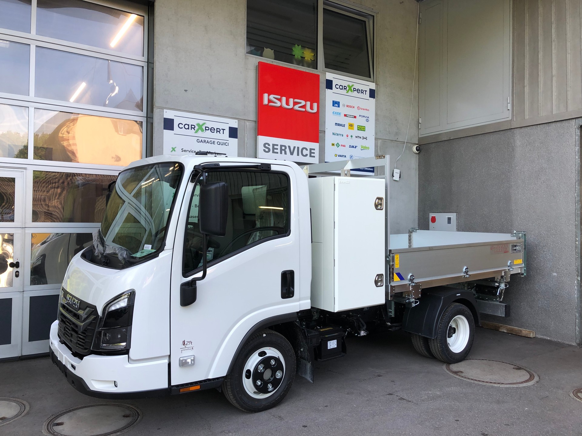 ISUZU M21 T E Box Kipper-image-1