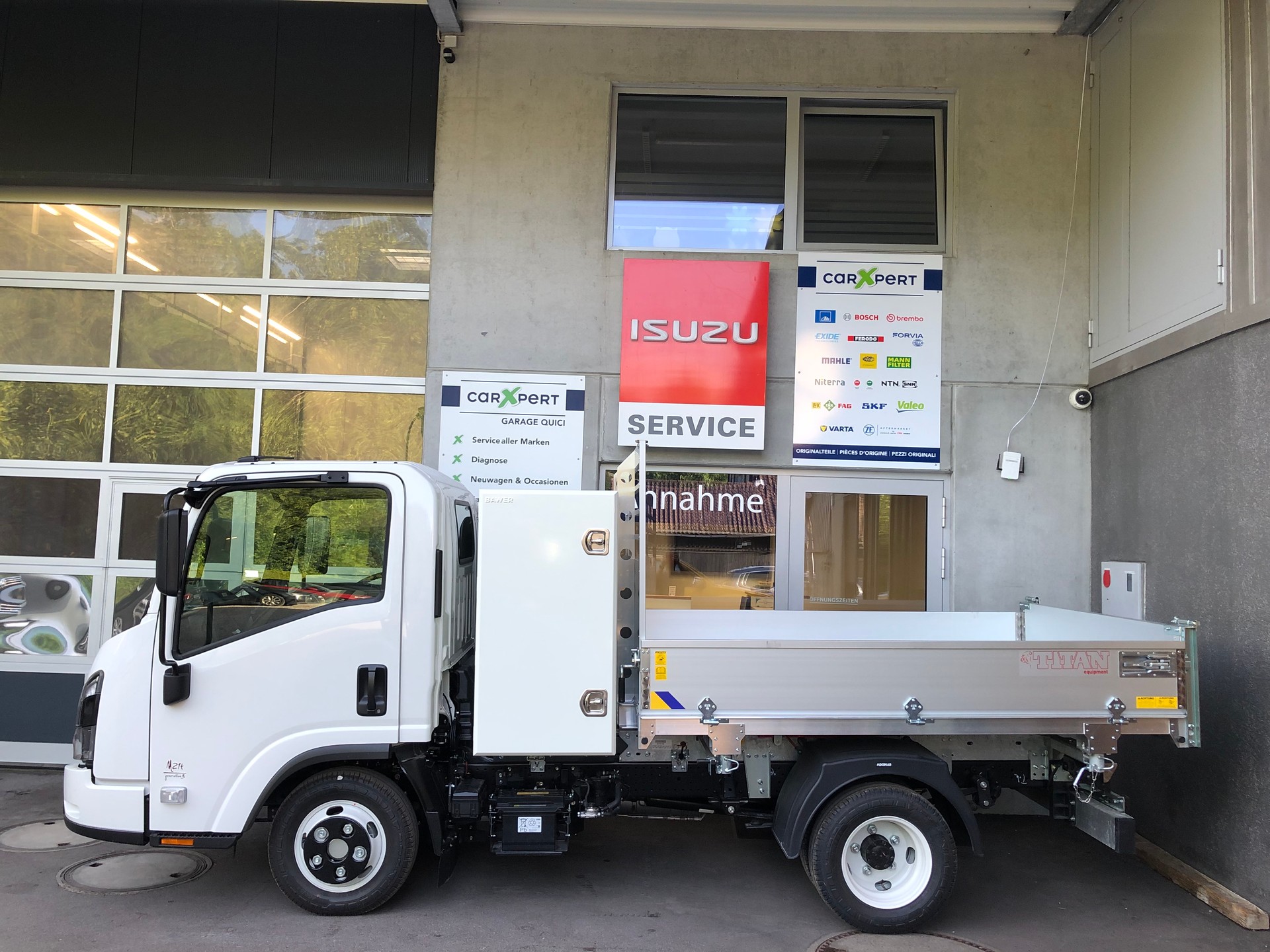 ISUZU M21 T E Box Kipper
