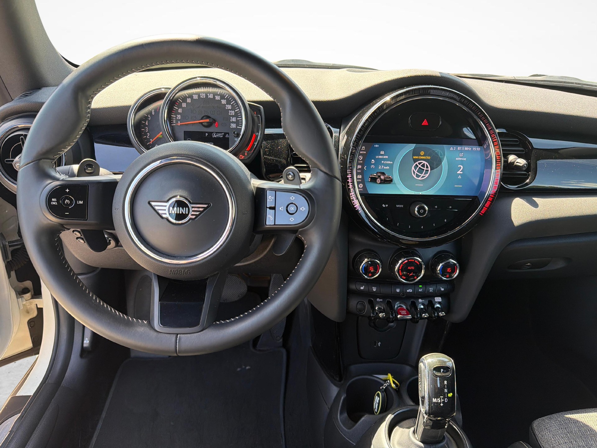 MINI Cabrio F57 2.0i Cooper S-image-13