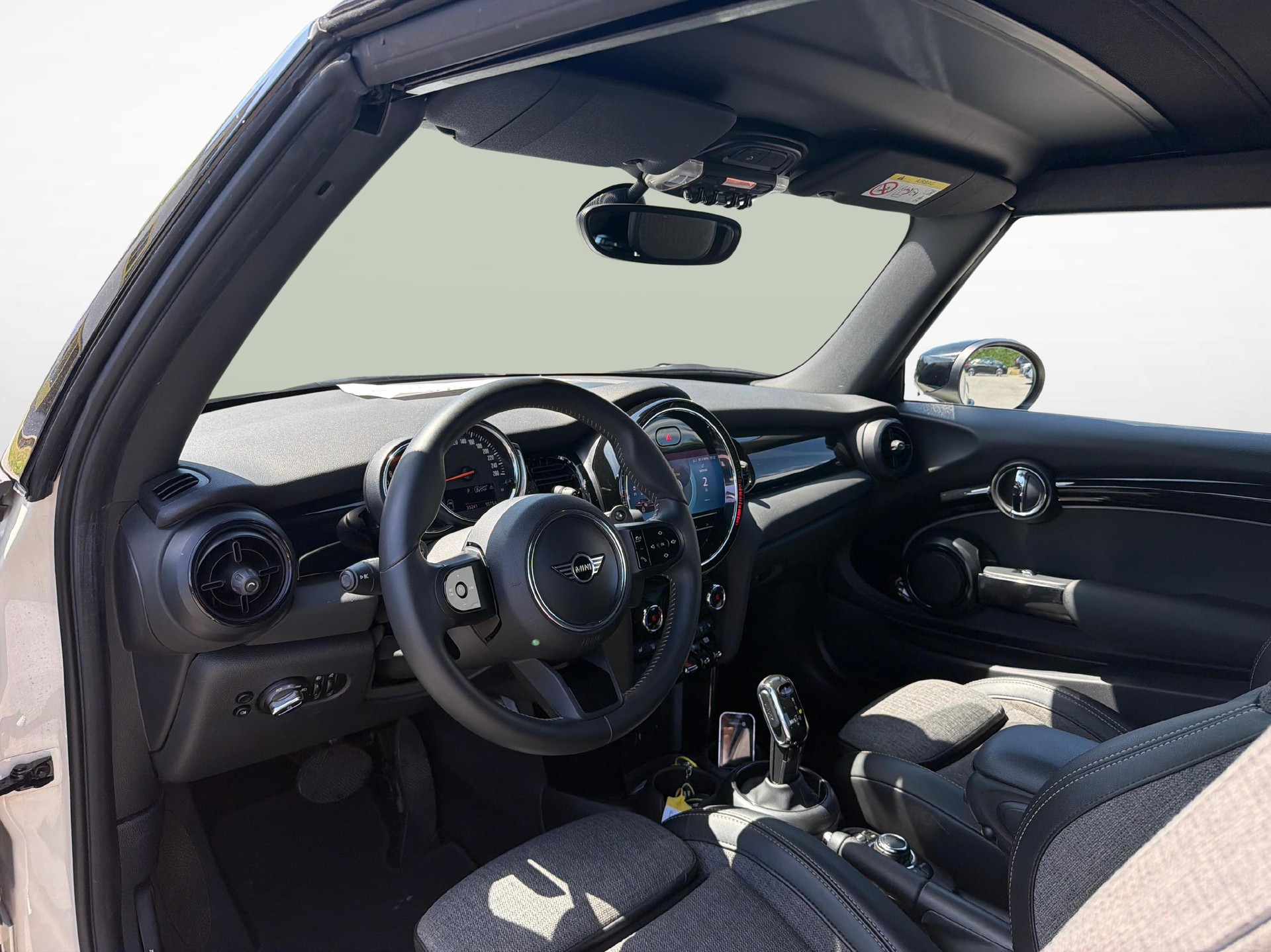 MINI Cabrio F57 2.0i Cooper S-image-11