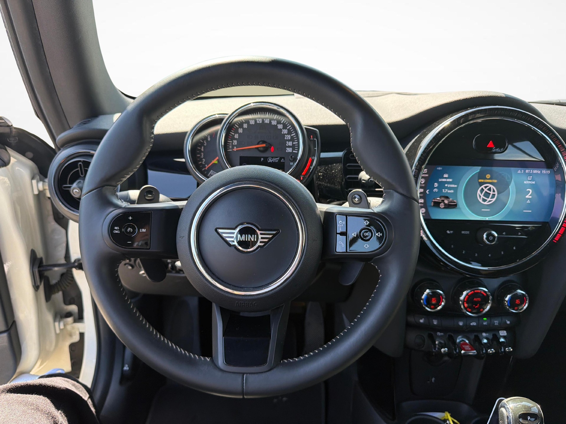 MINI Cabrio F57 2.0i Cooper S-image-14