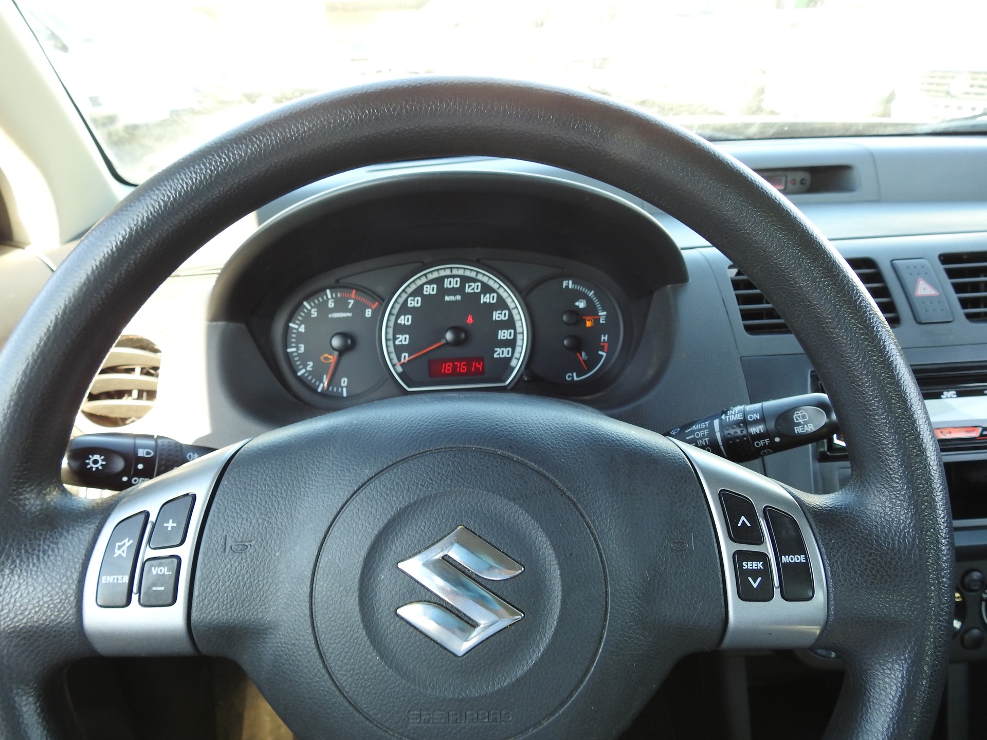 SUZUKI Swift 1.3i 16V GL Top-image-25