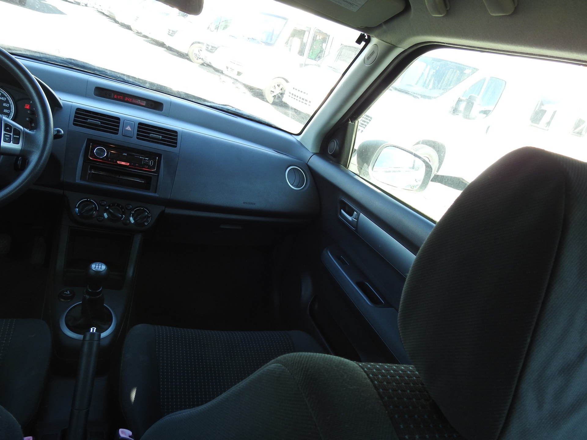 SUZUKI Swift 1.3i 16V GL Top-image-17