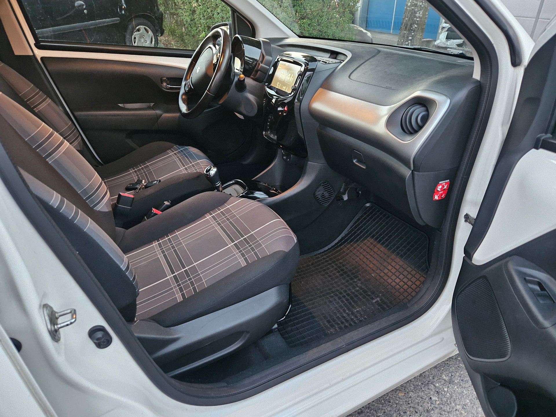PEUGEOT 108 1.0 VTi Allure Top ETG-image-10