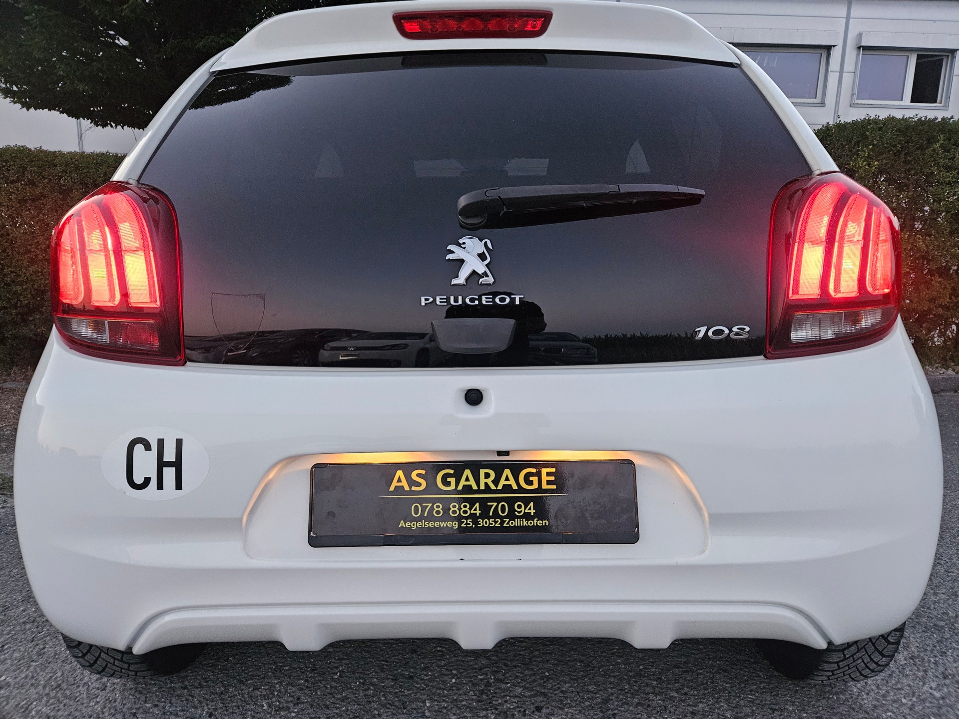 PEUGEOT 108 1.0 VTi Allure Top ETG-image-4