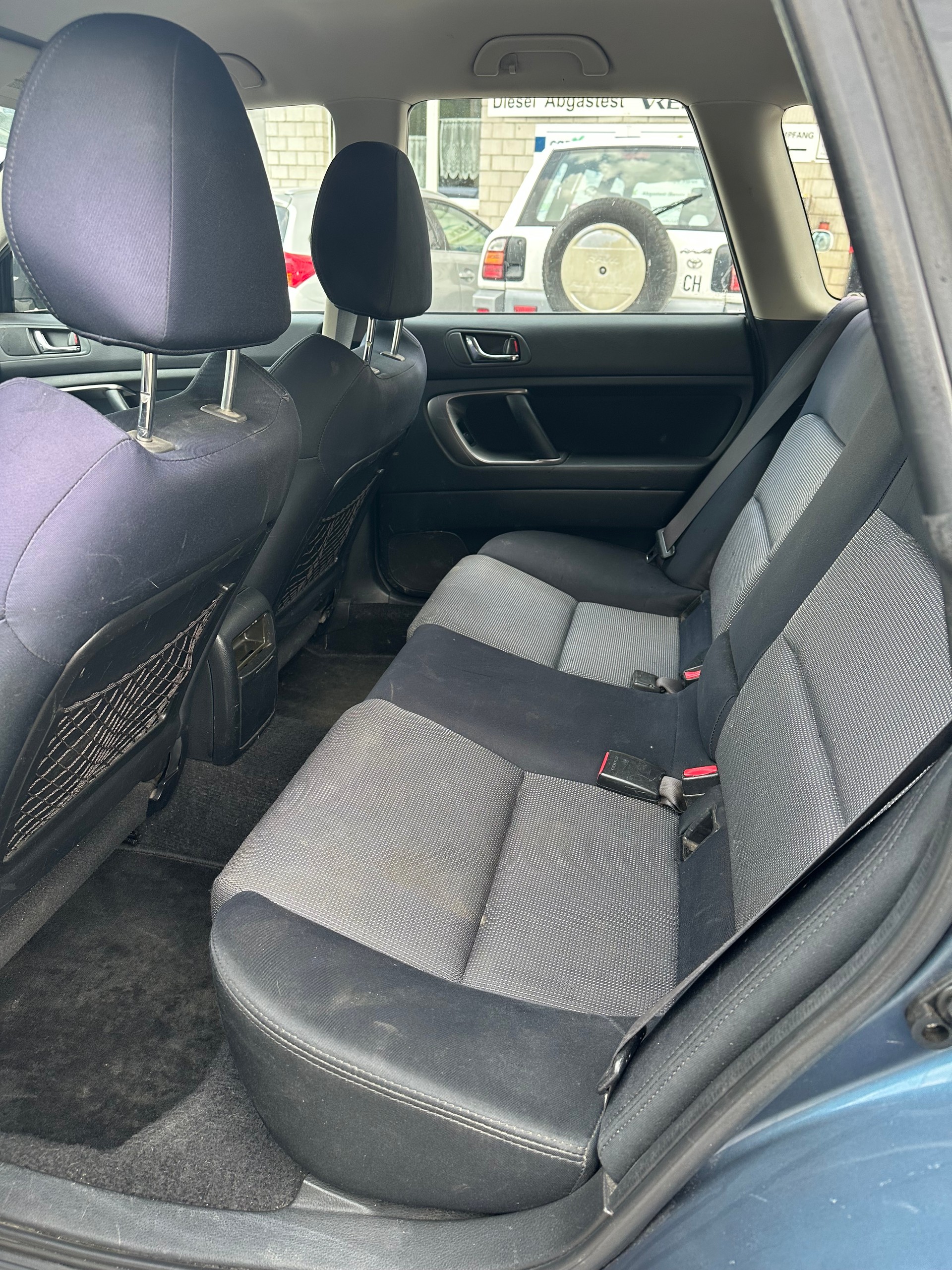 SUBARU Legacy 2.0i AWD Swiss-image-7