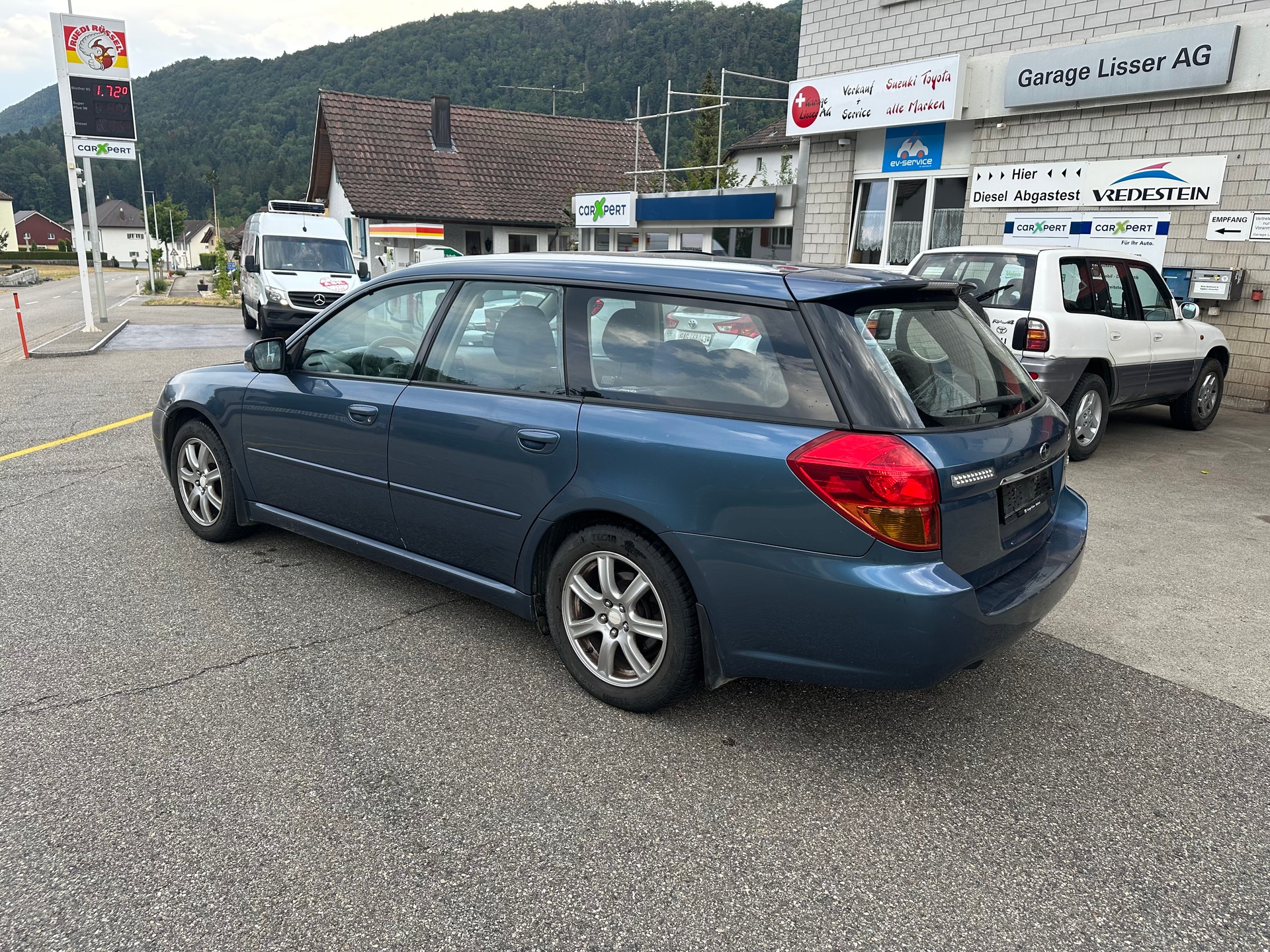 SUBARU Legacy 2.0i AWD Swiss-image-1