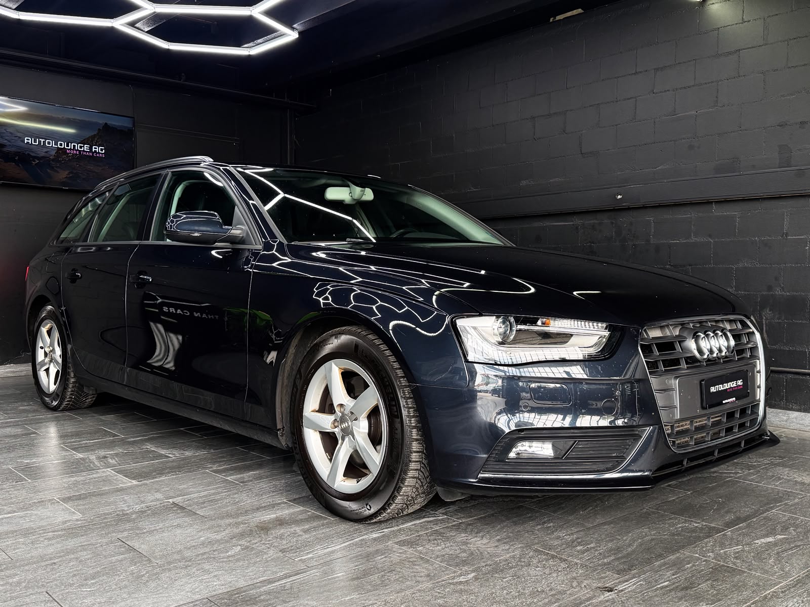 AUDI A4 Avant 2.0 TDI-showroom-element-1