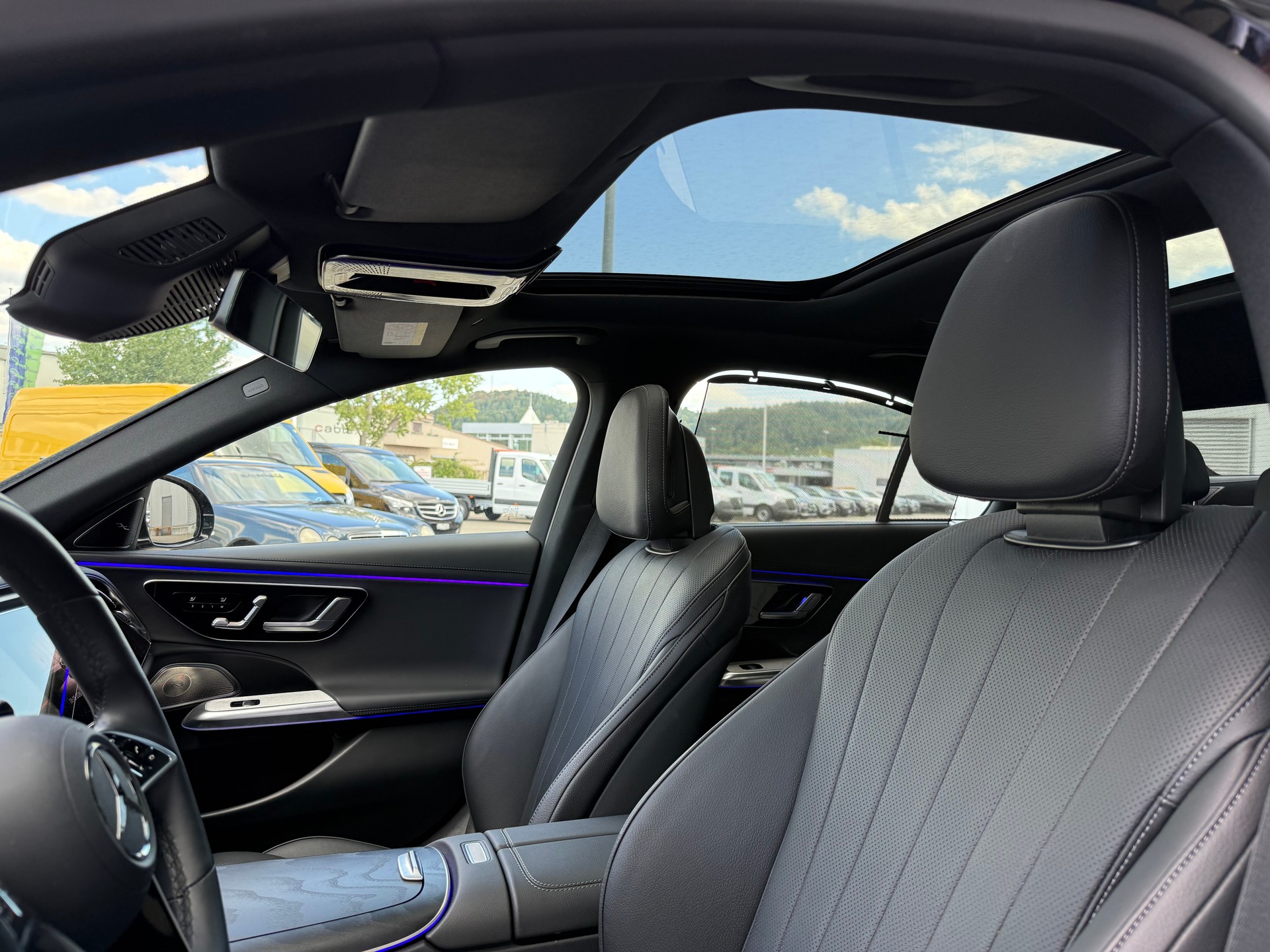 MERCEDES-BENZ E 200 EXCLUSIVE 9G-Tronic 4Matic-image-4