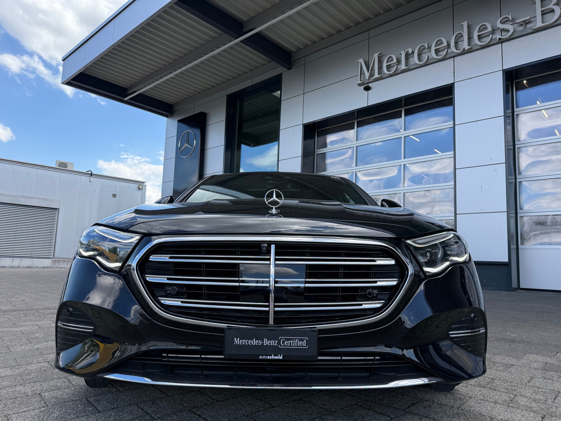 MERCEDES-BENZ E 200 EXCLUSIVE 9G-Tronic 4Matic-showroom-element-2