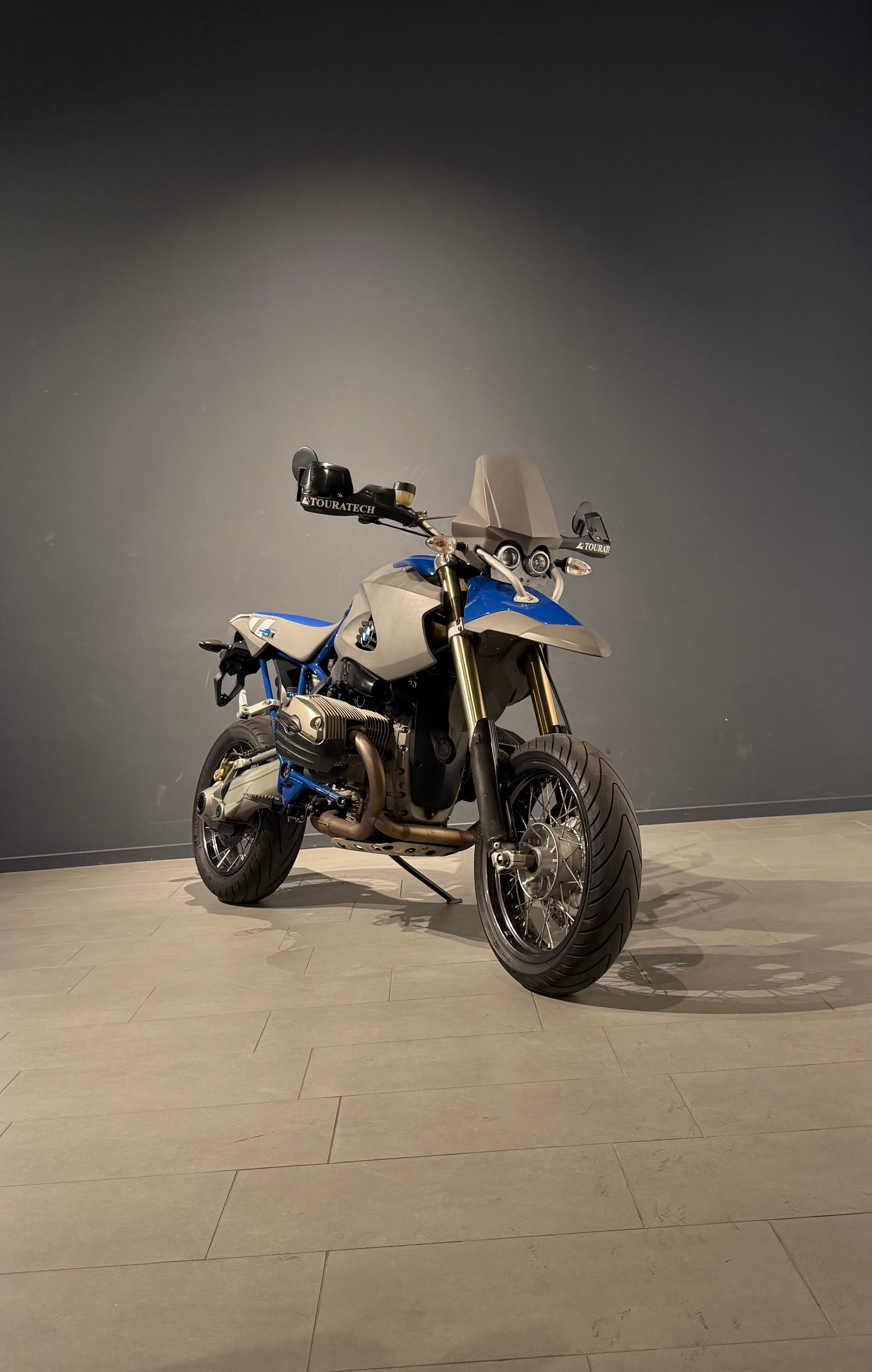 BMW HP2 Enduro 1200-showroom-element-1