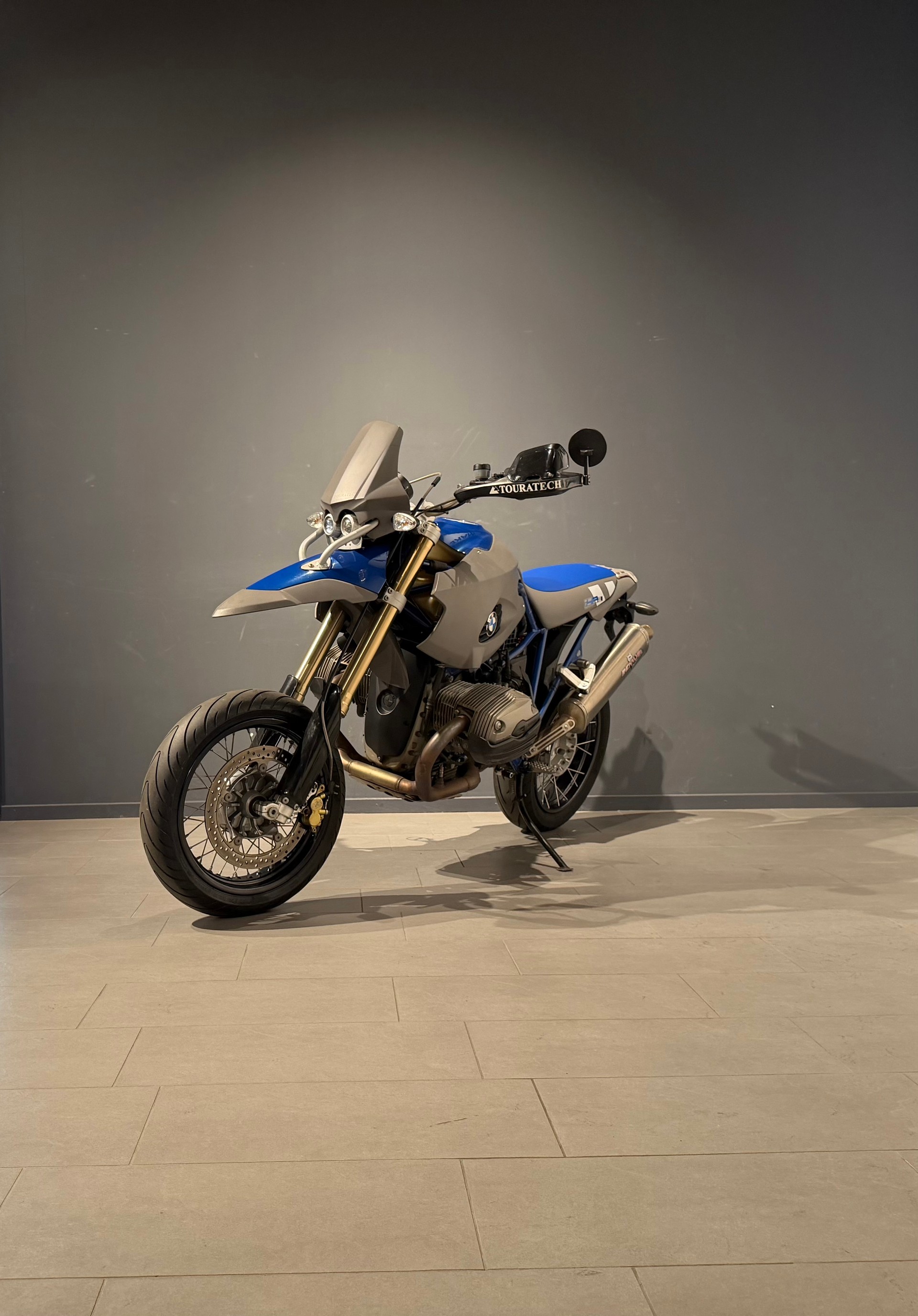 BMW HP2 Enduro 1200-showroom-element-2