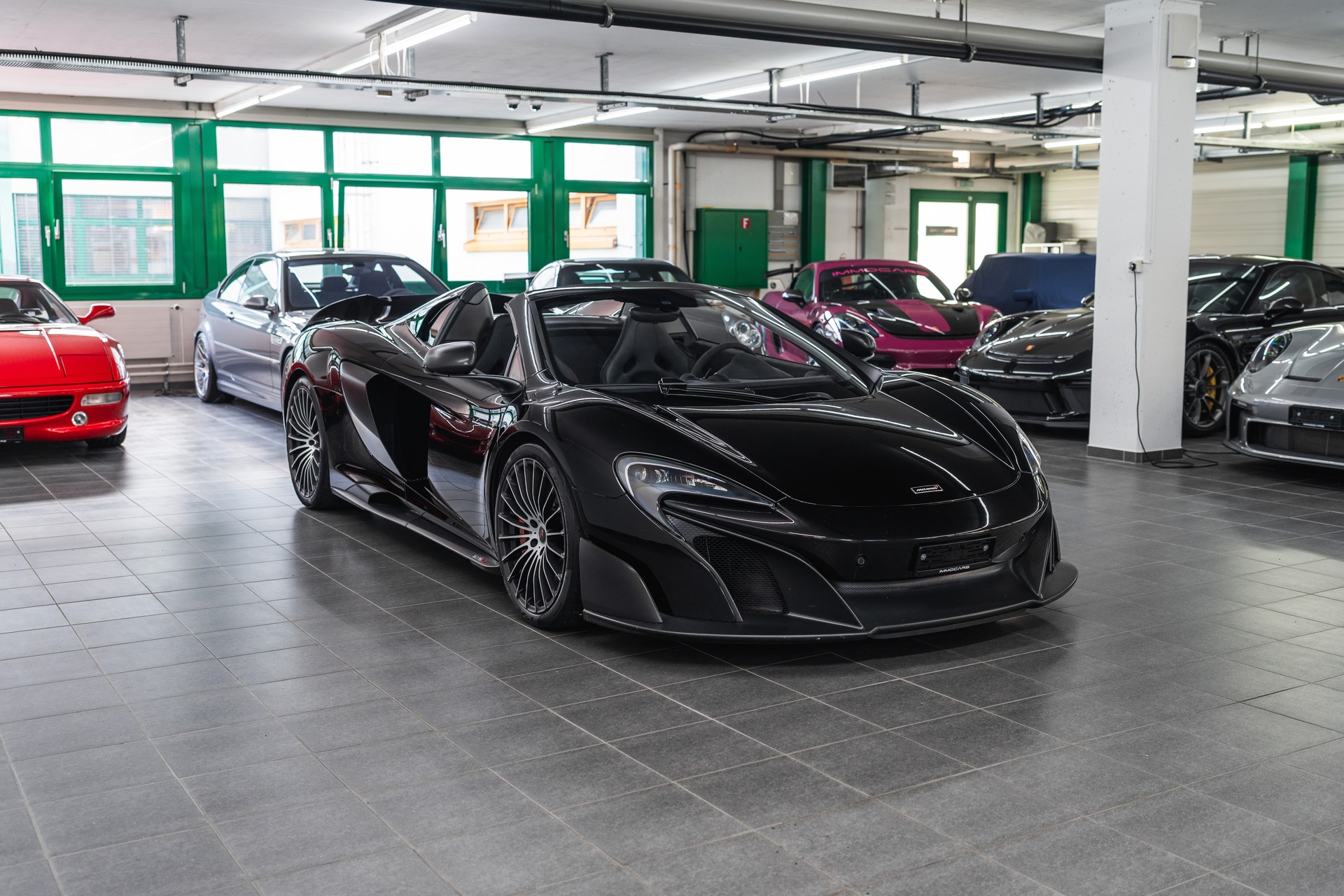McLAREN 675LT Spider 3.8 V8 SSG-showroom-element-2