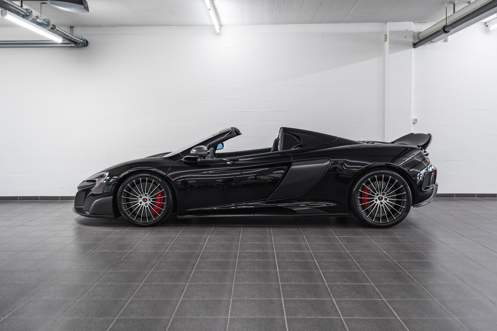 McLAREN 675LT Spider 3.8 V8 SSG-showroom-element-3