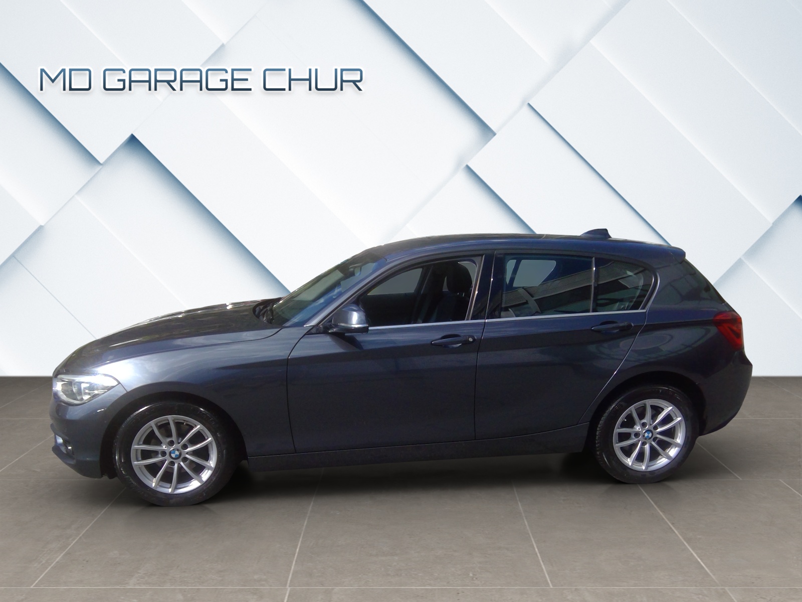 BMW 118i Essential Edition Steptronic-showroom-element-2