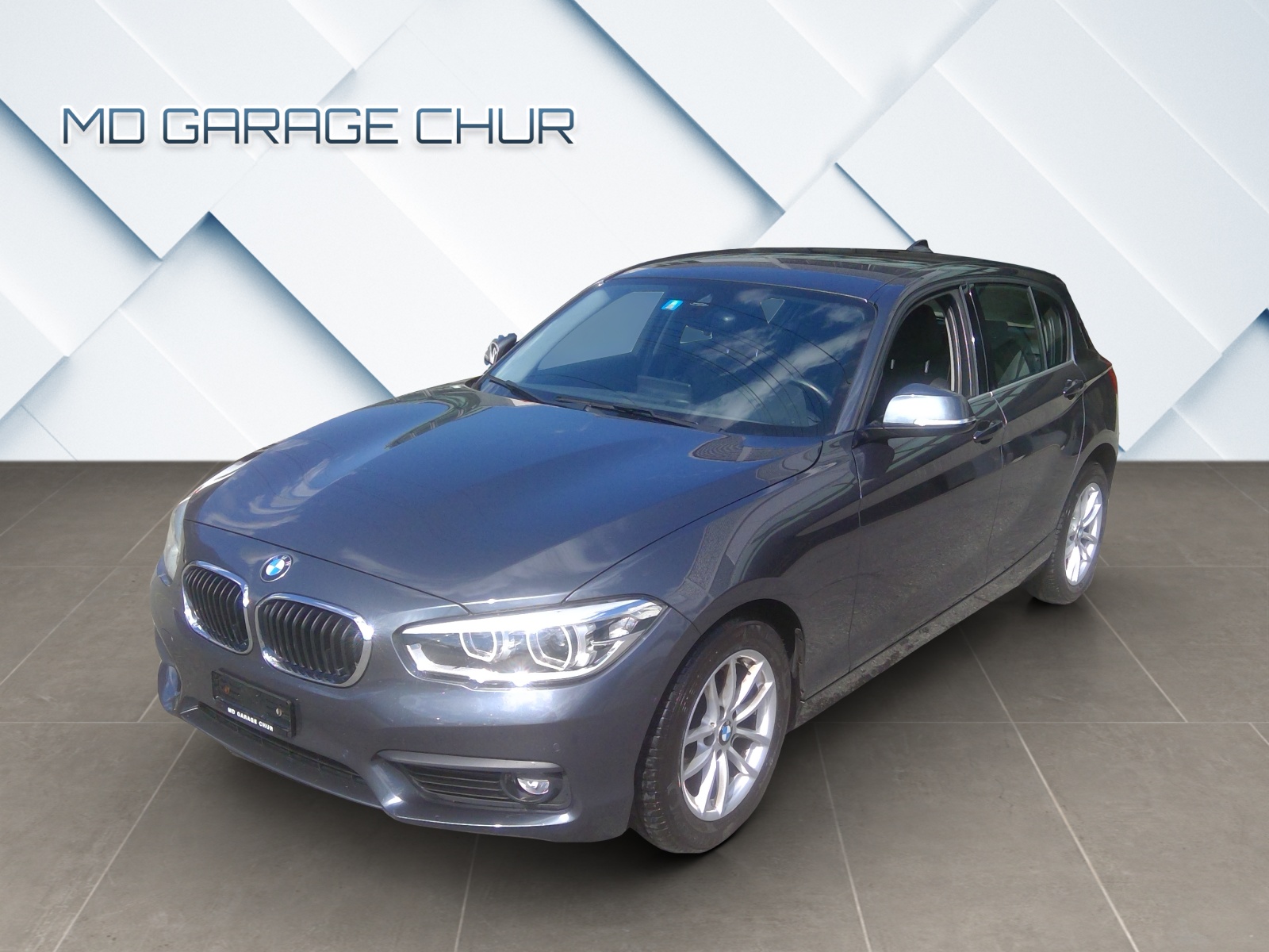 BMW 118i Essential Edition Steptronic-showroom-element-1