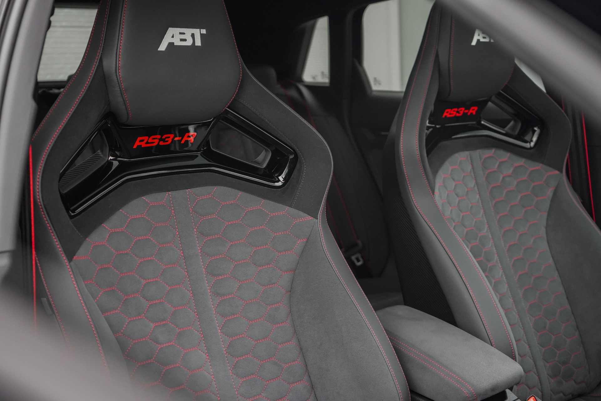 AUDI RS3 Sportback 2.5 TSI quattro S-tronic-image-14