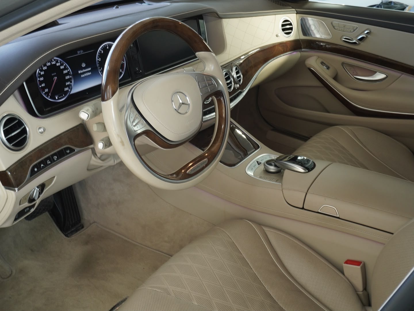 MERCEDES-BENZ S 500 4Matic 7G-Tronic-showroom-element-2