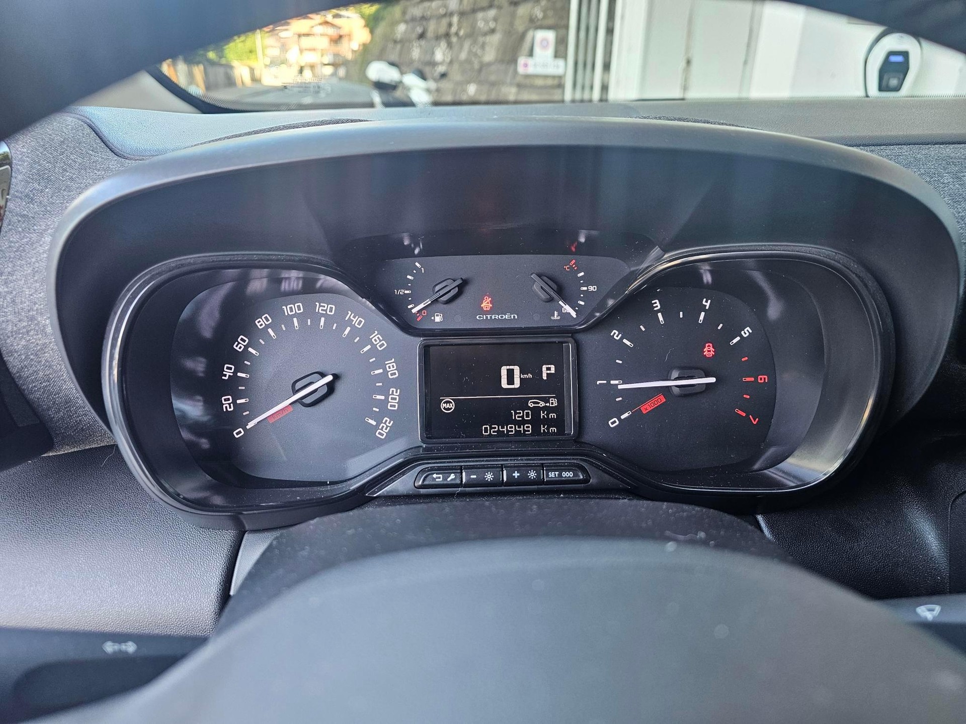 CITROEN C3 Aircross 1.2 PureTech 130 Swiss Edition-image-8