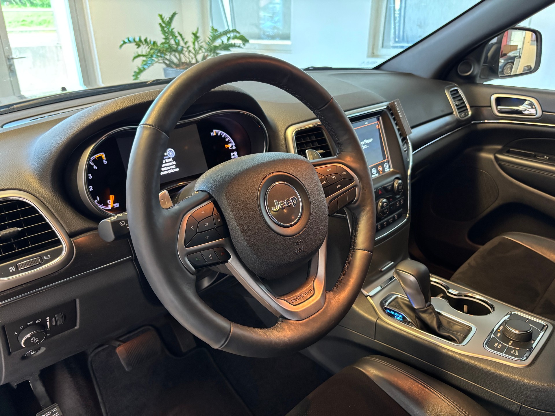 JEEP Grand Cherokee 3.0 CRD Night Eagle Automatic-image-5