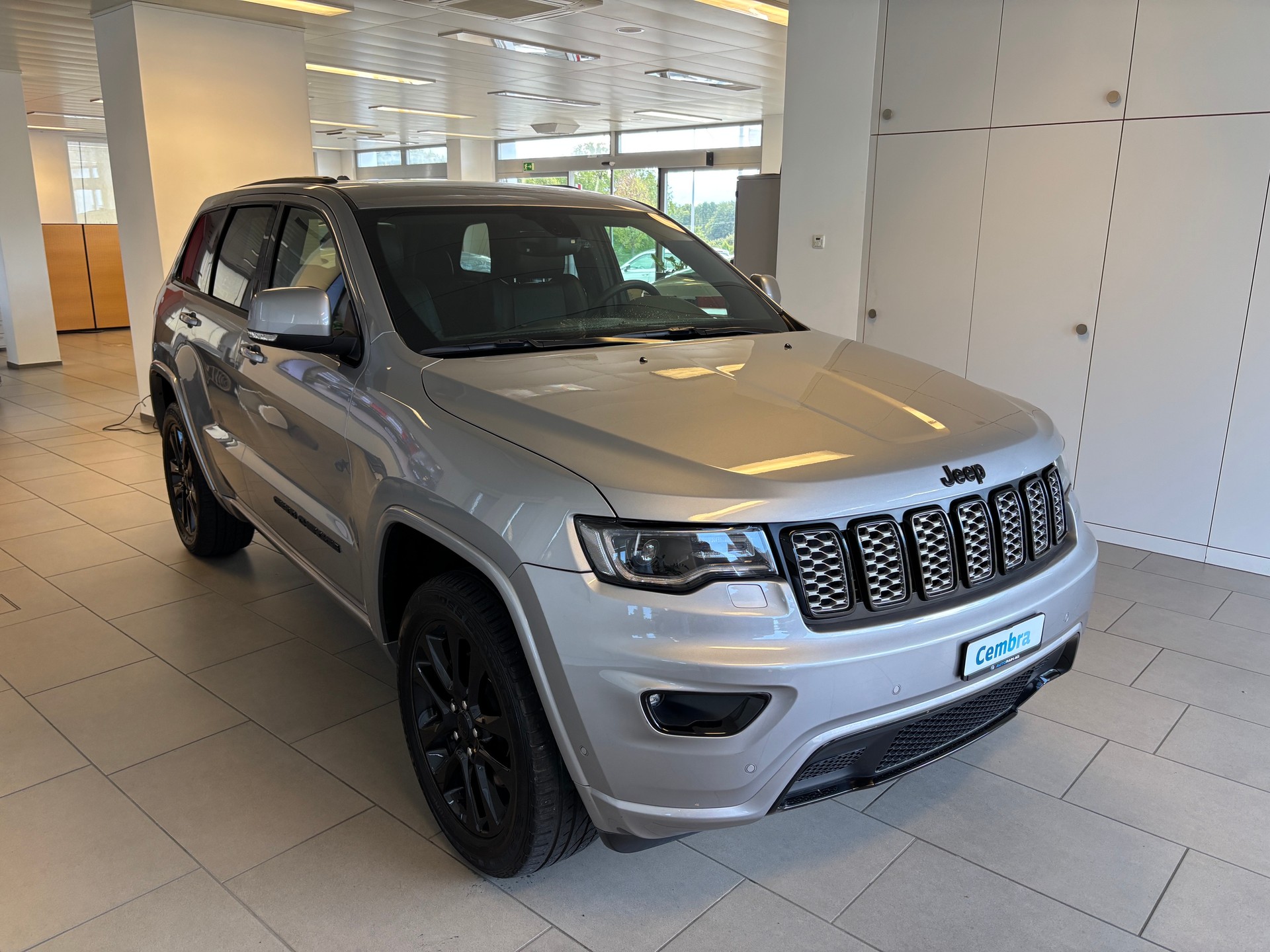 JEEP Grand Cherokee 3.0 CRD Night Eagle Automatic-showroom-element-1
