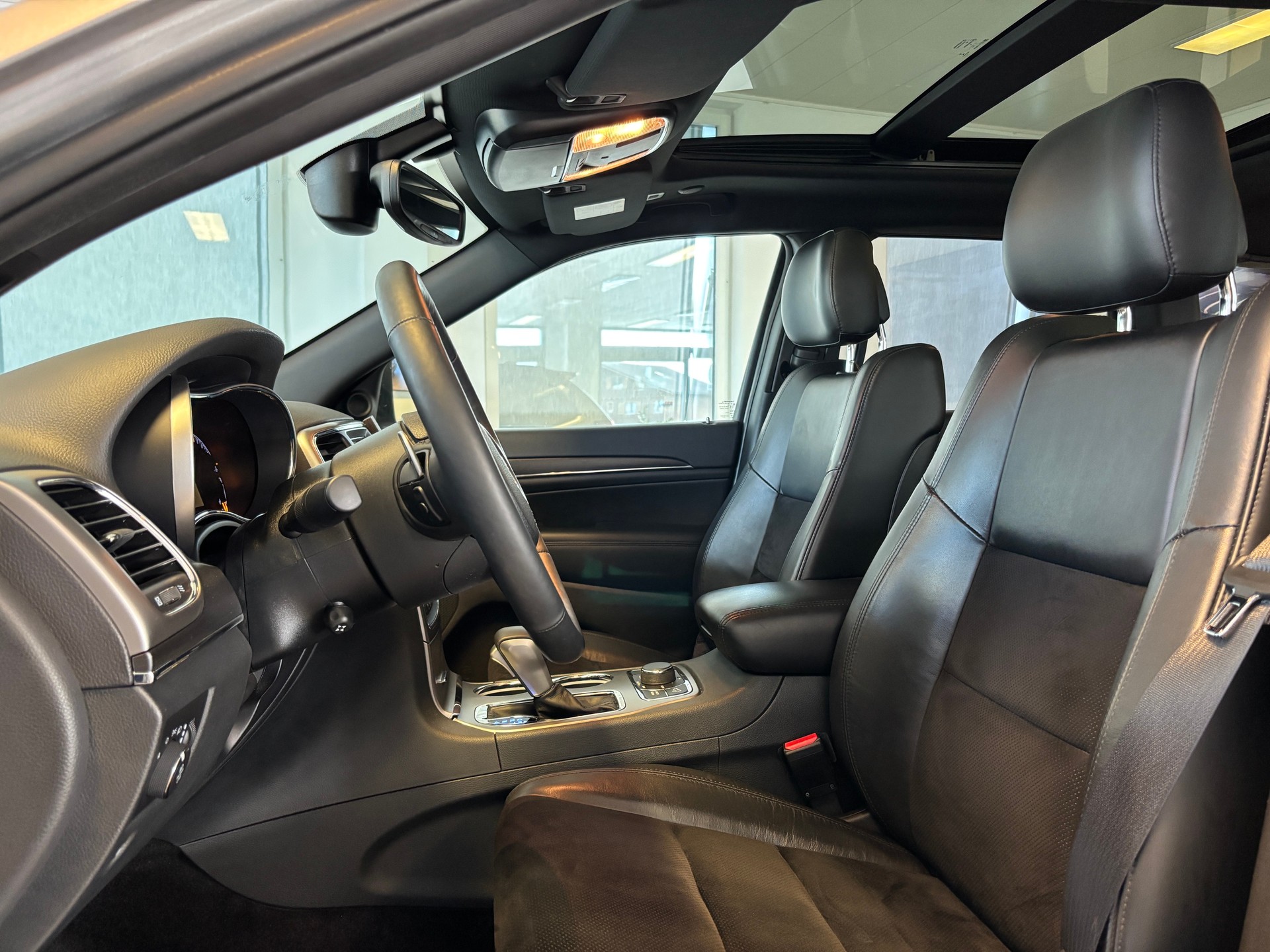 JEEP Grand Cherokee 3.0 CRD Night Eagle Automatic-image-6