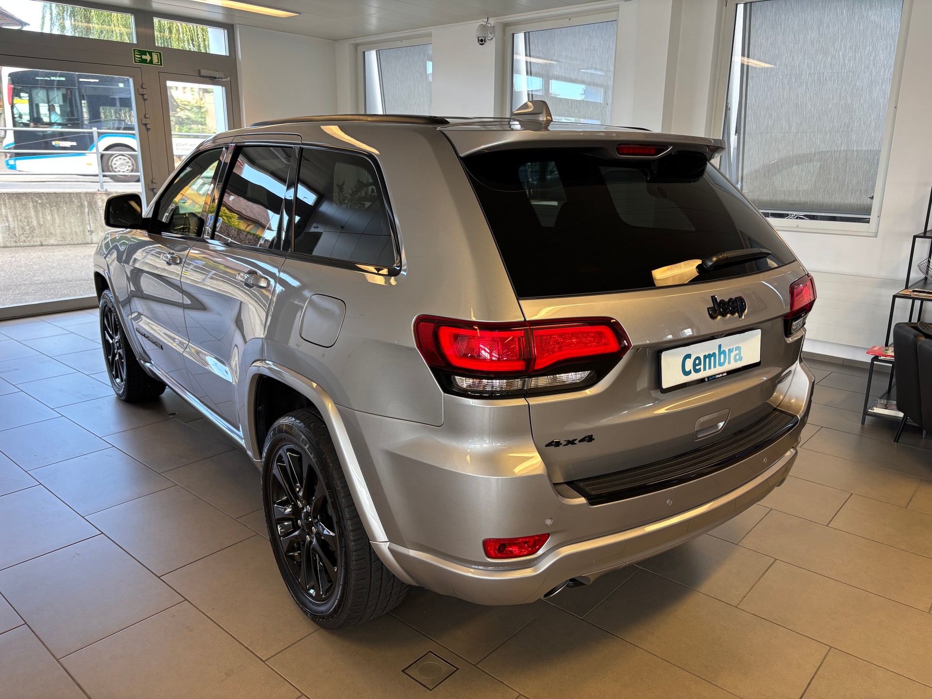 JEEP Grand Cherokee 3.0 CRD Night Eagle Automatic-showroom-element-3