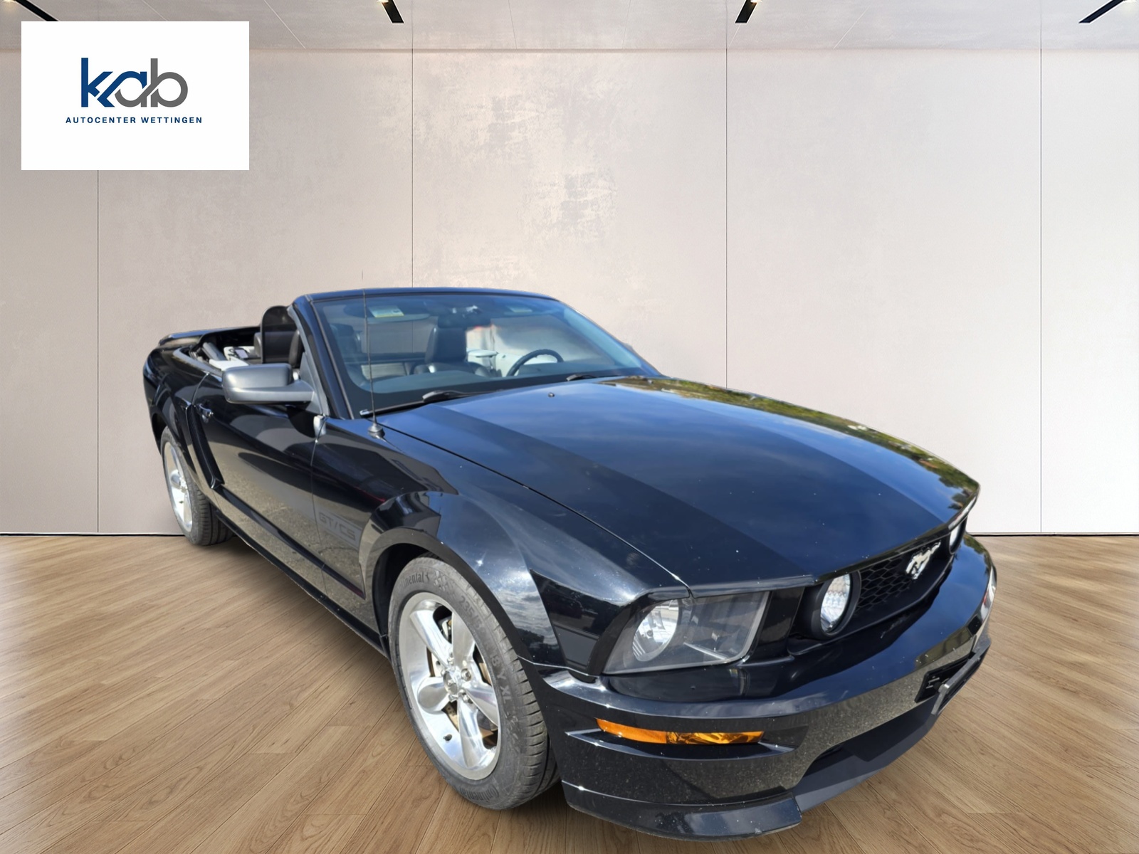 FORD Mustang GT California Special Convertible-showroom-element-3