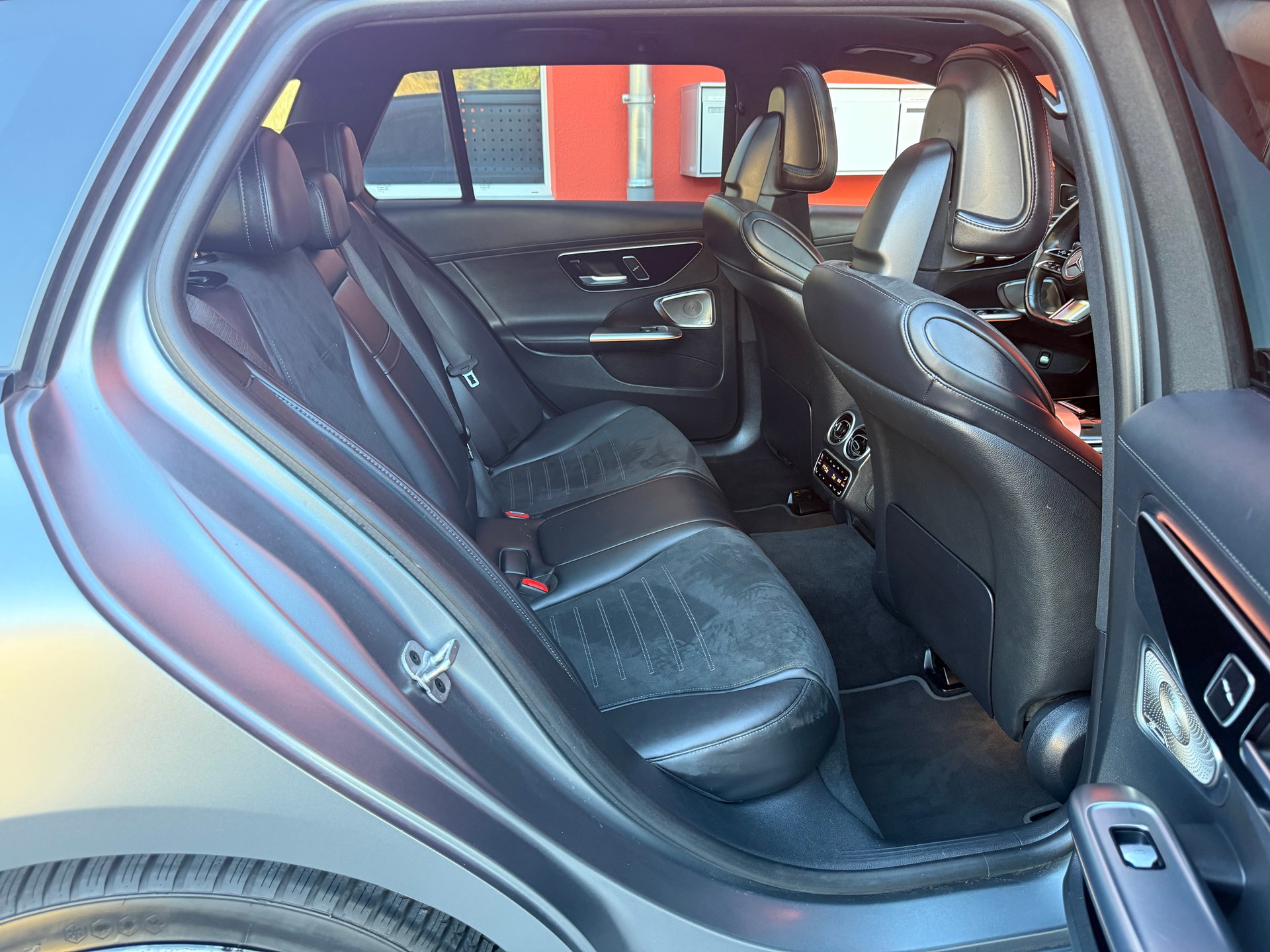 MERCEDES-BENZ C 220 d T 4Matic AMG Line-image-13