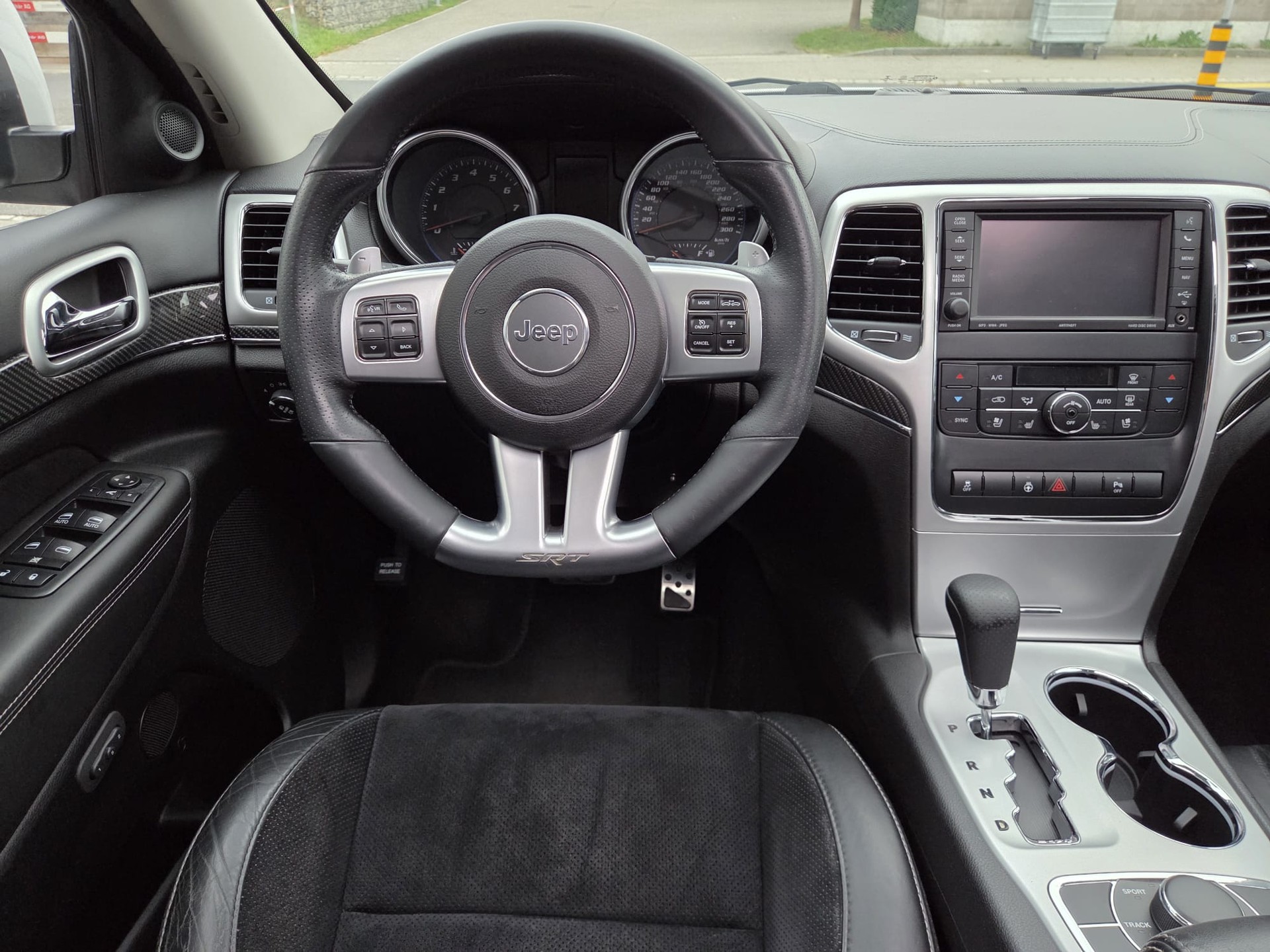 JEEP Grand Cherokee 6.4 SRT8 Automatic-image-12