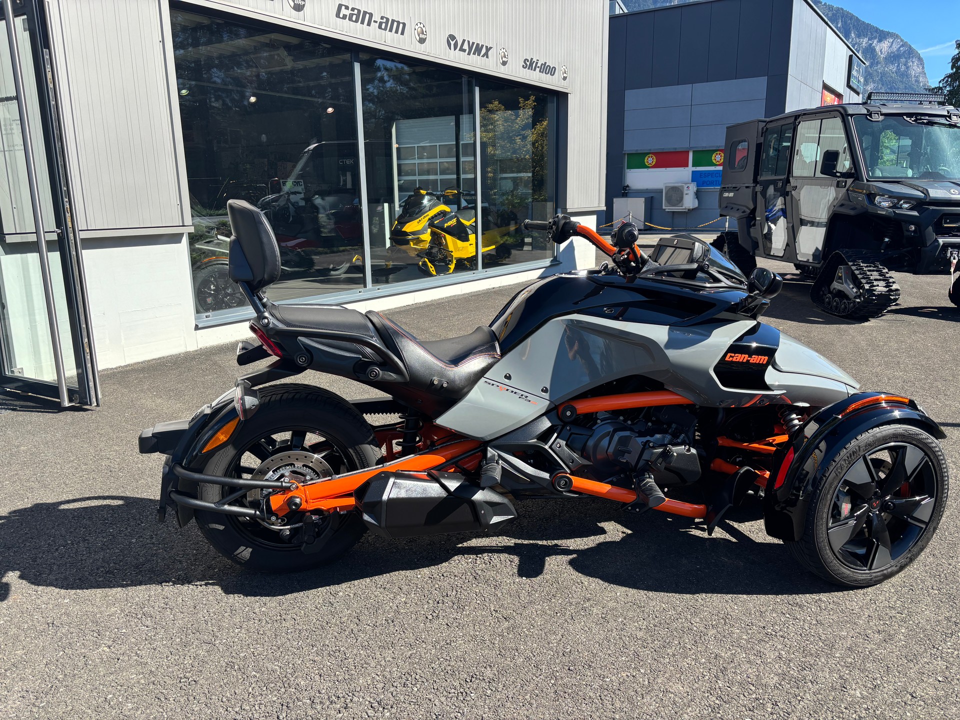 CAN-AM Spyder F3-S Special Series SE6-image-6