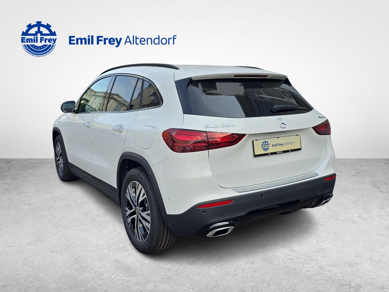 MERCEDES-BENZ GLA 250 4MATIC Swiss Star AMG Line-showroom-element-2