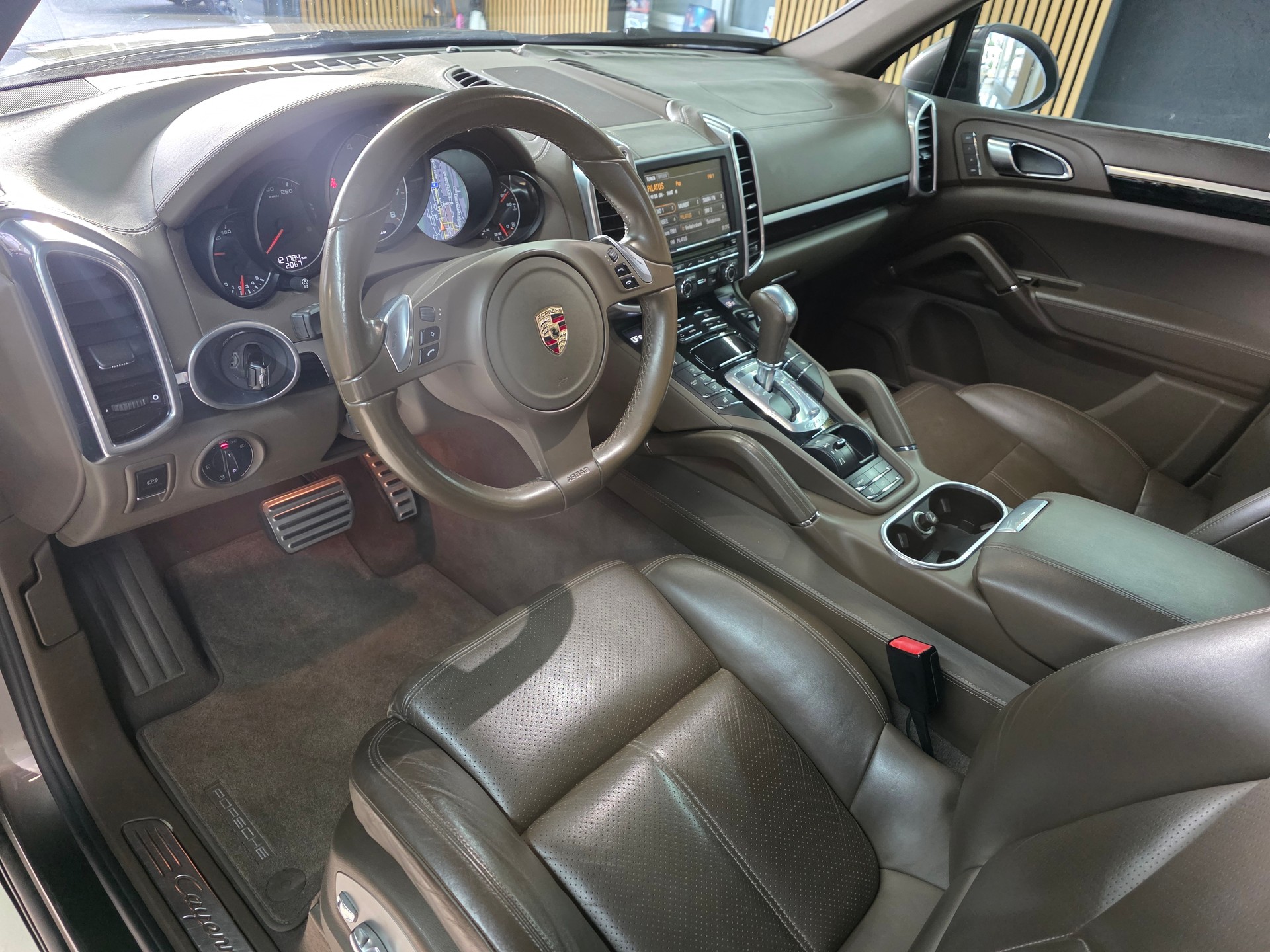 PORSCHE Cayenne S-image-7