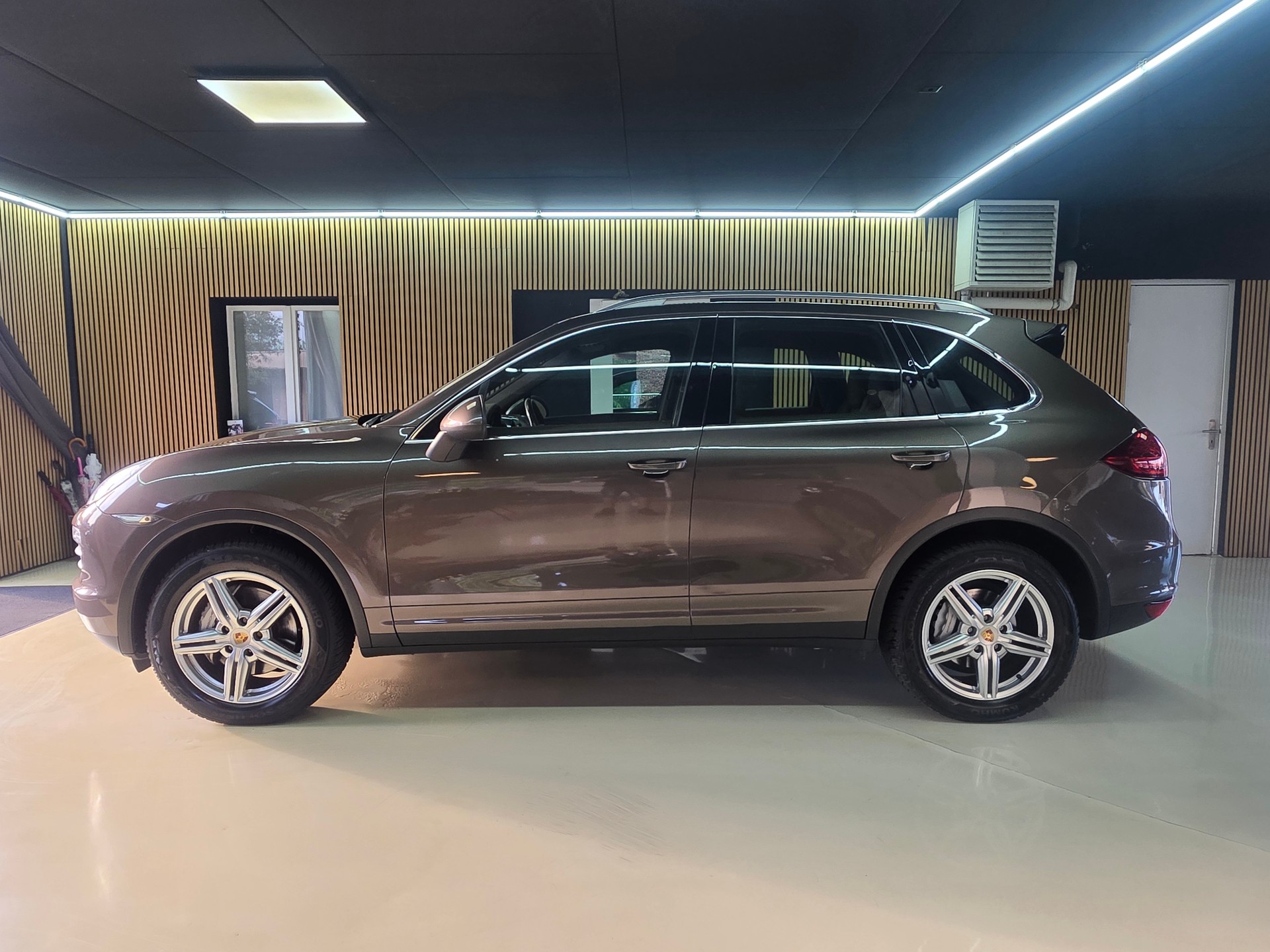 PORSCHE Cayenne S-showroom-element-3