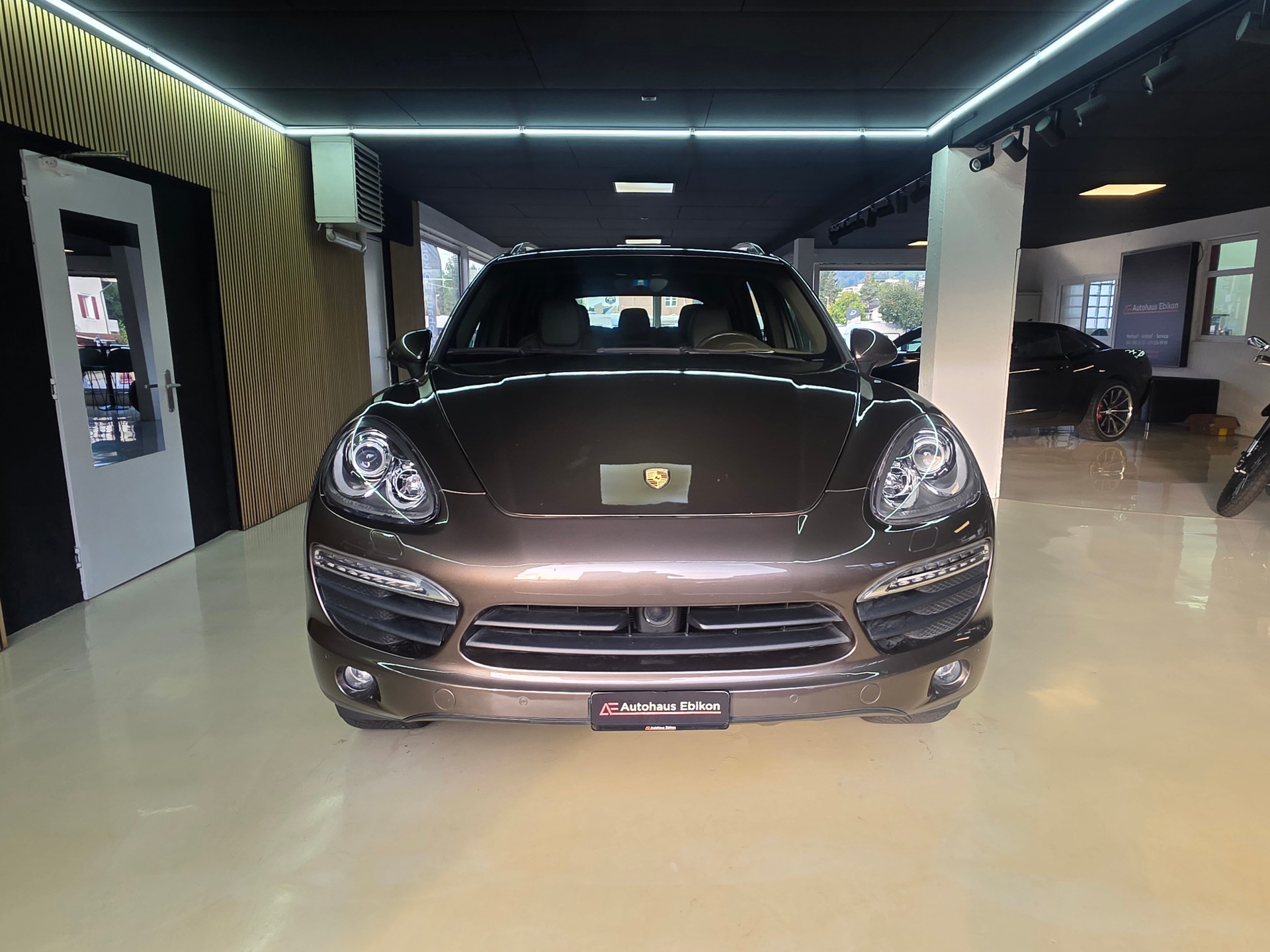 PORSCHE Cayenne S-showroom-element-1