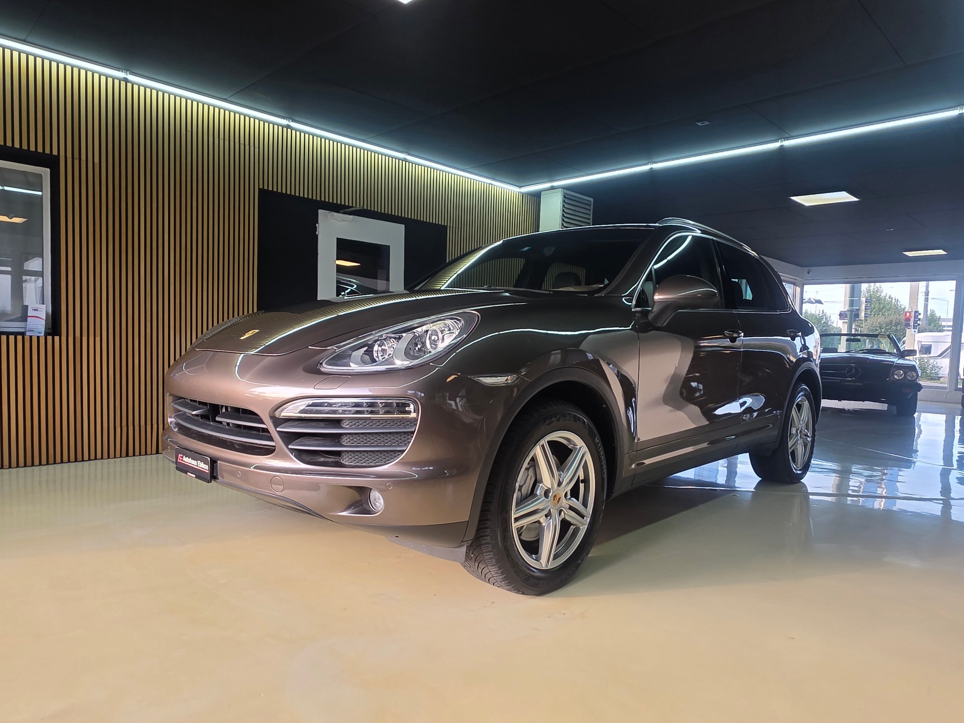 PORSCHE Cayenne S-showroom-element-2