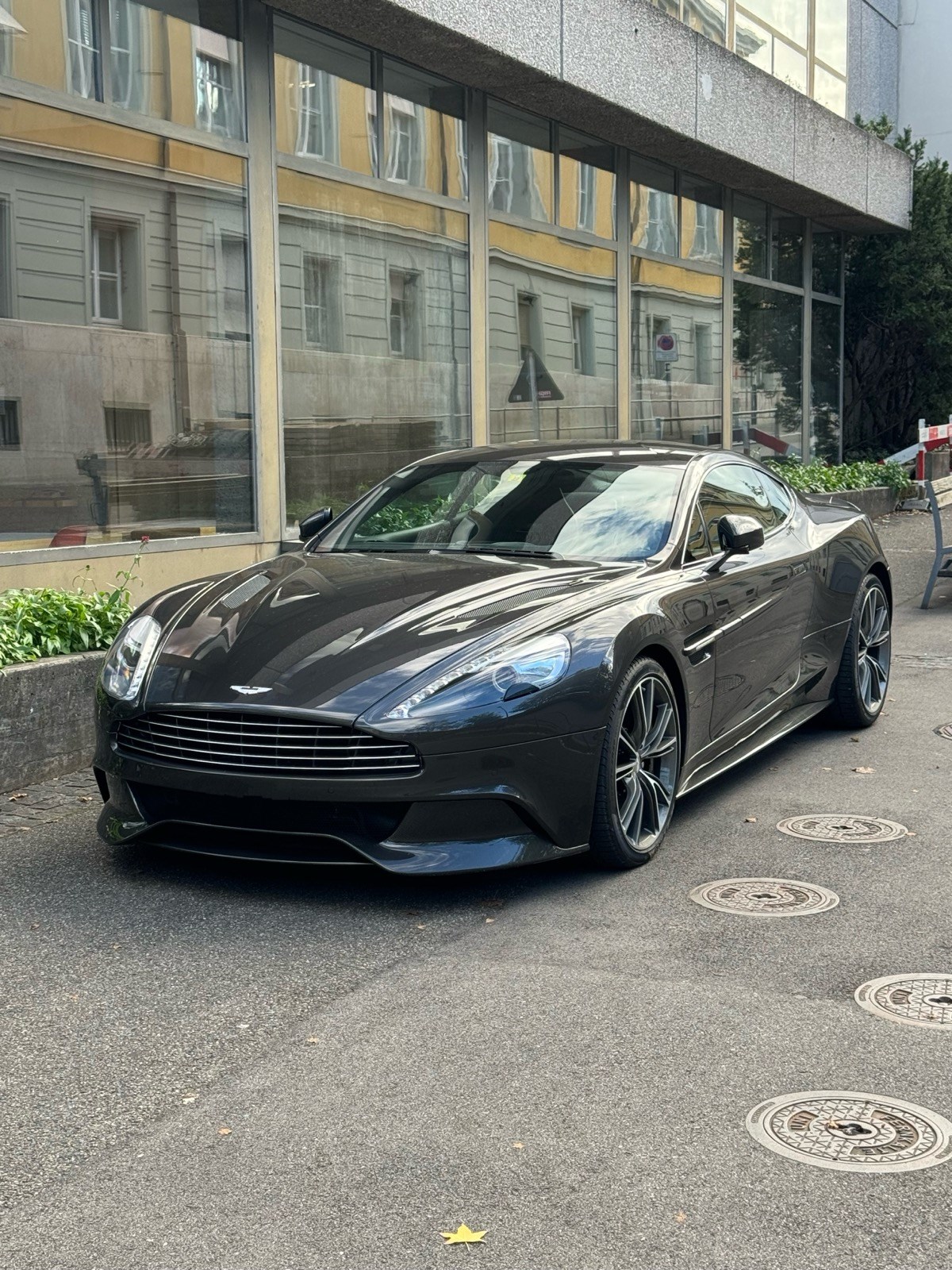 ASTON MARTIN Vanquish V12 5.9-48 Touchtronic 2