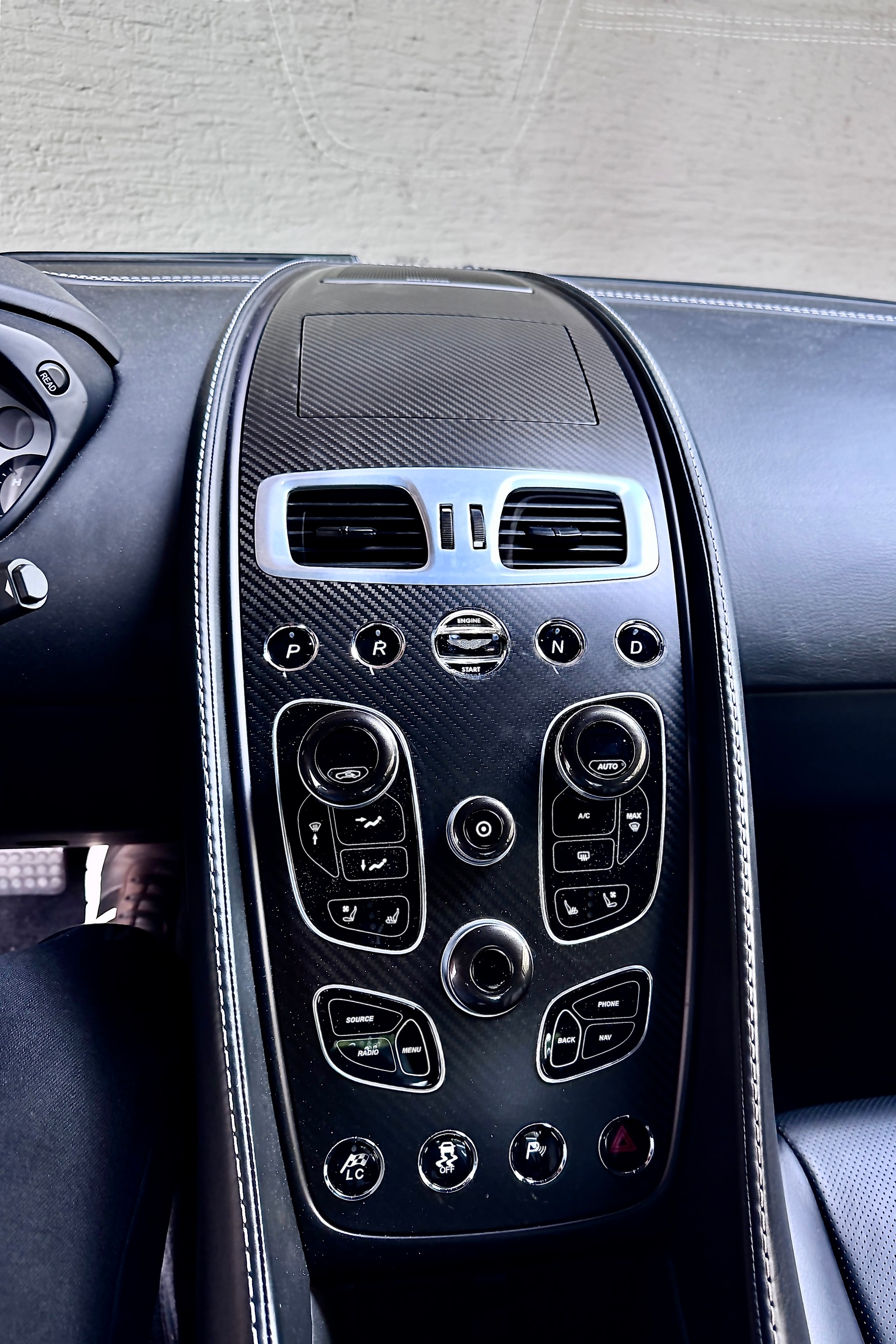 ASTON MARTIN Vanquish V12 5.9-48 Touchtronic 2-image-9