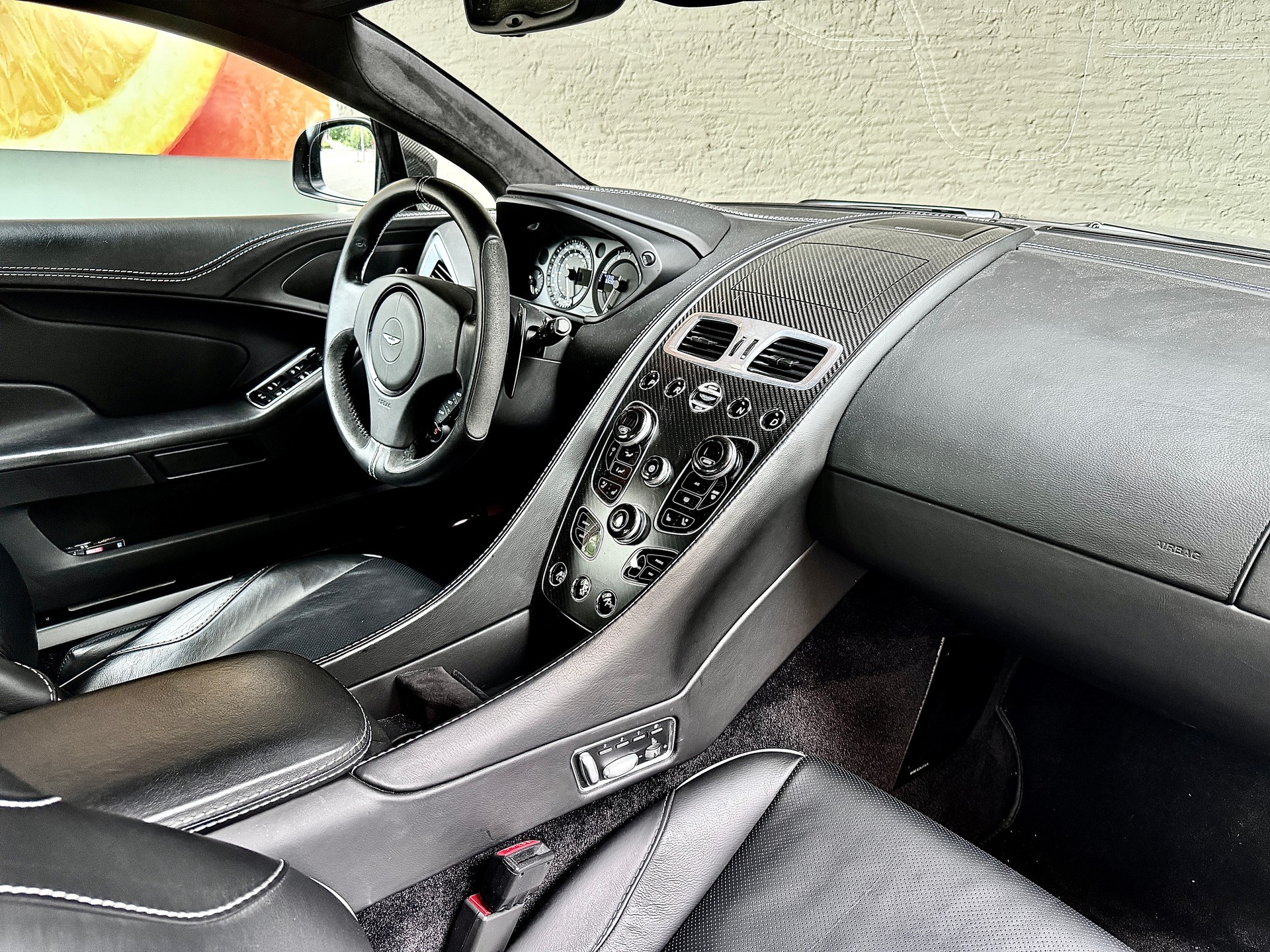 ASTON MARTIN Vanquish V12 5.9-48 Touchtronic 2-image-6