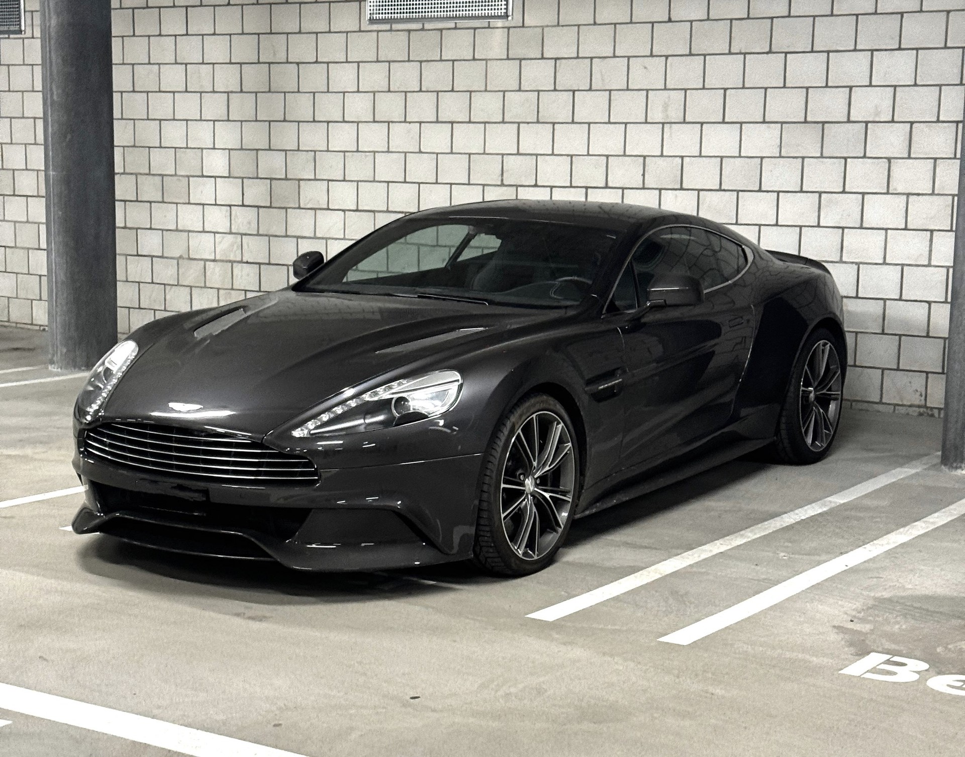ASTON MARTIN Vanquish V12 5.9-48 Touchtronic 2-image-2