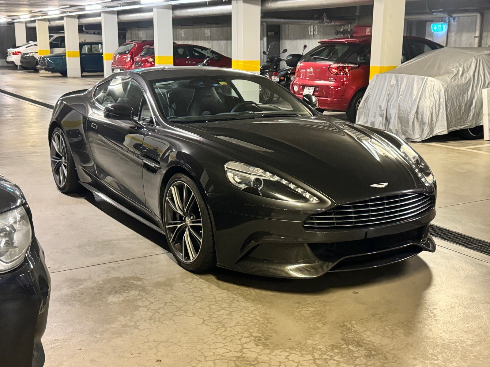 ASTON MARTIN Vanquish V12 5.9-48 Touchtronic 2-image-3